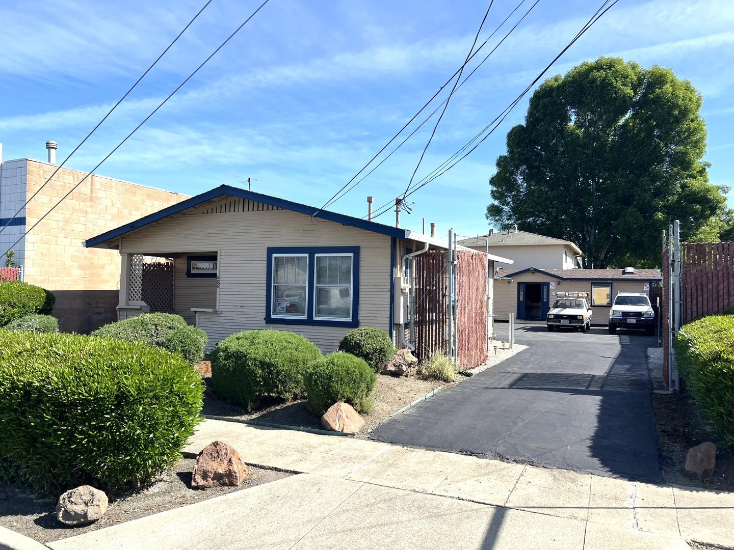 Neighborhood Neighborhood-60