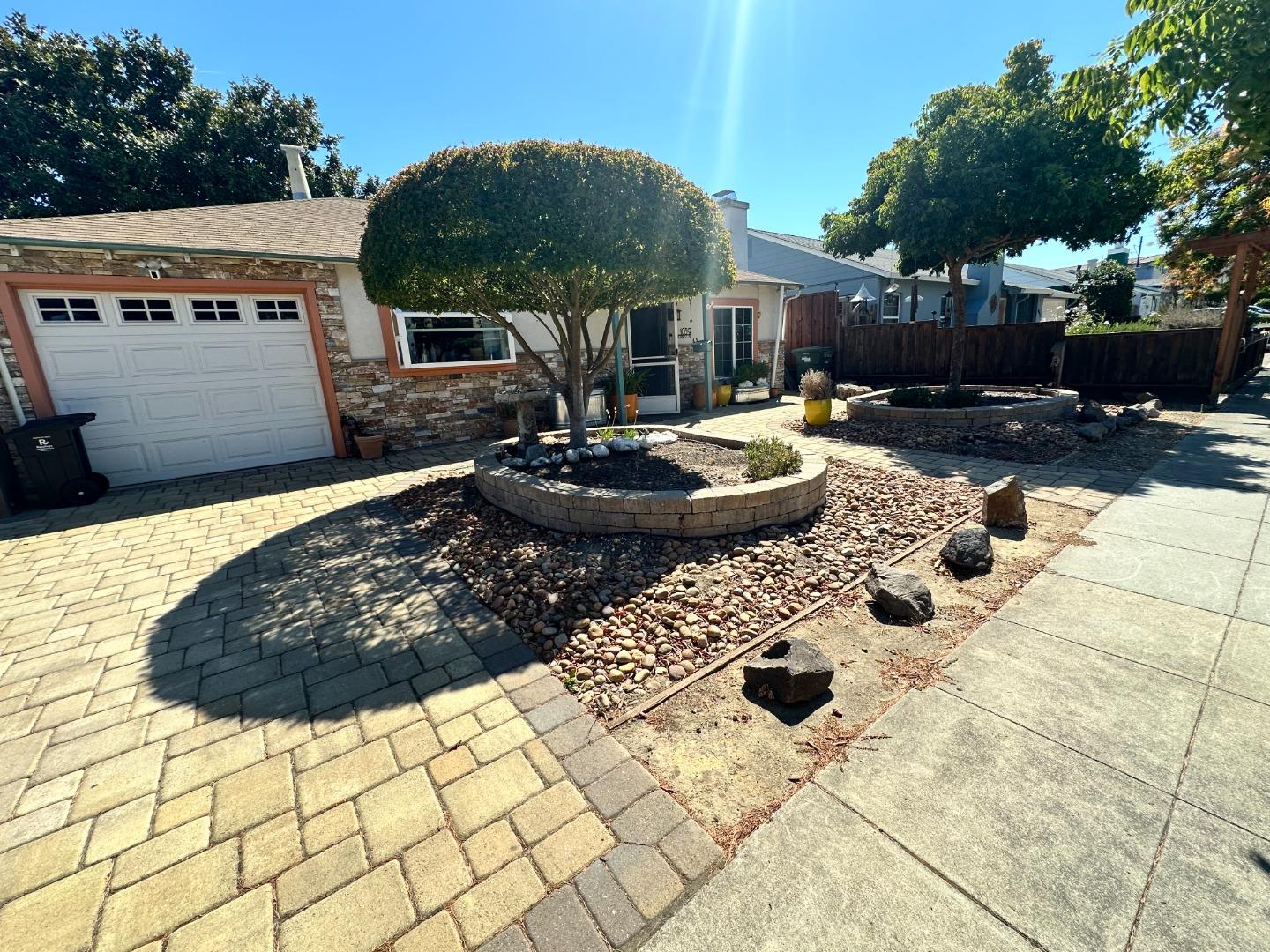 Neighborhood Neighborhood-9