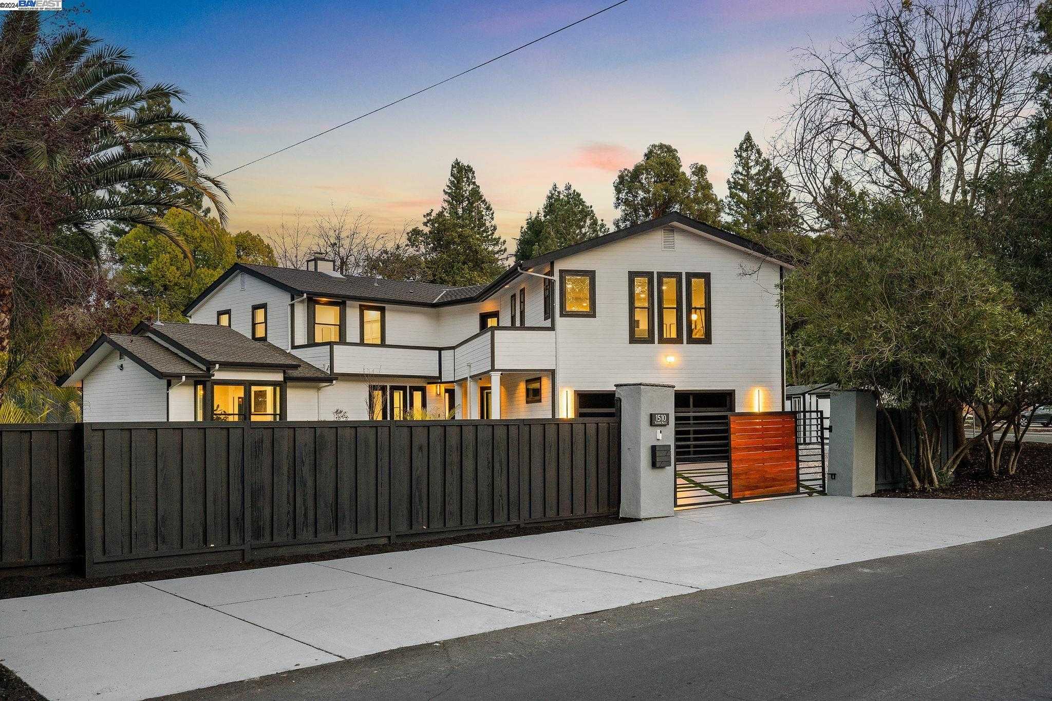 Neighborhood Neighborhood-8