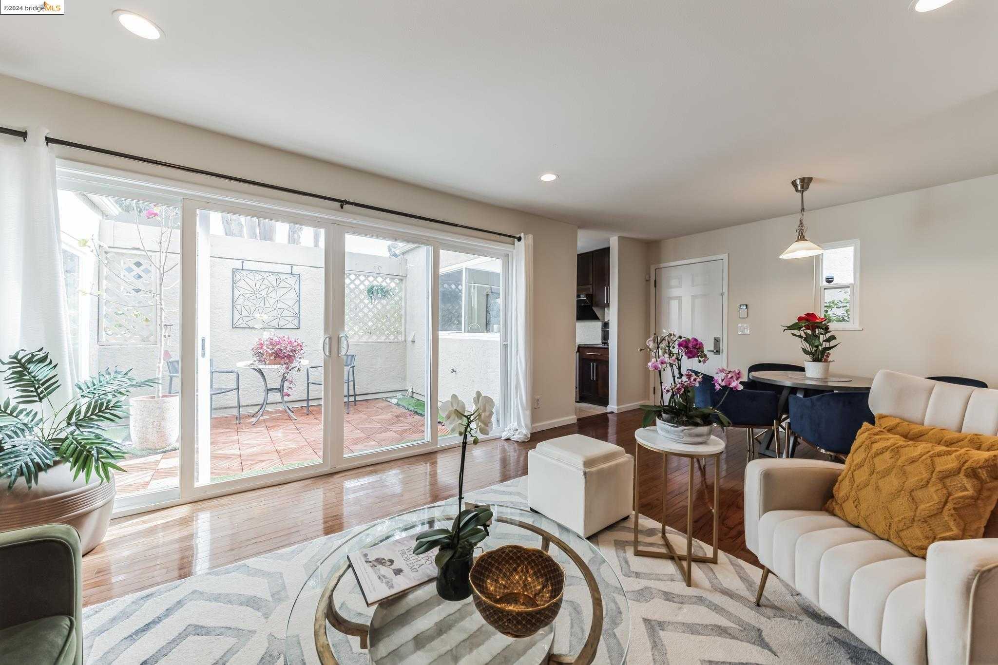 Neighborhood Neighborhood-92