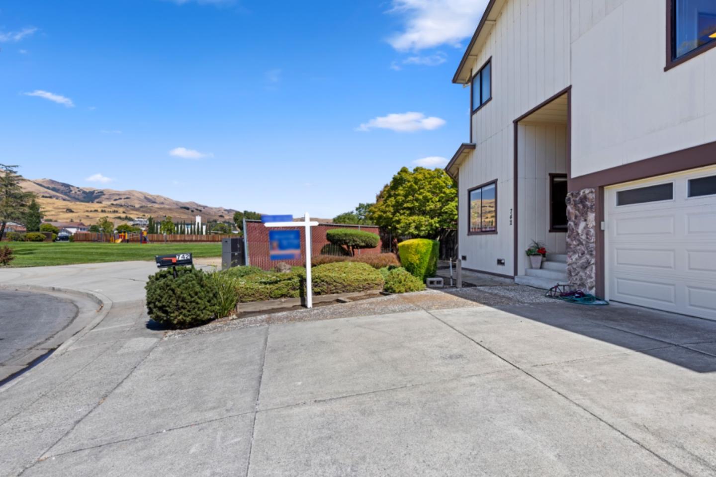 Neighborhood Neighborhood-85