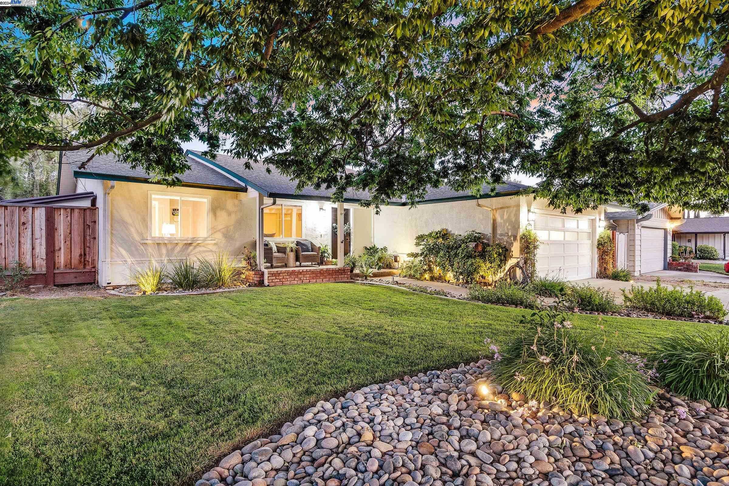 Neighborhood Neighborhood-18