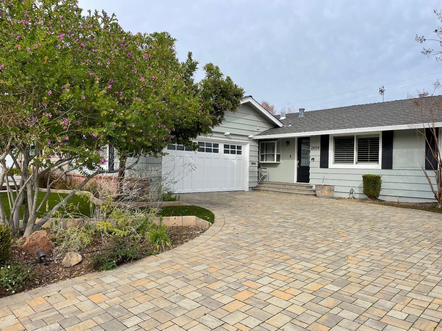 Neighborhood Neighborhood-20