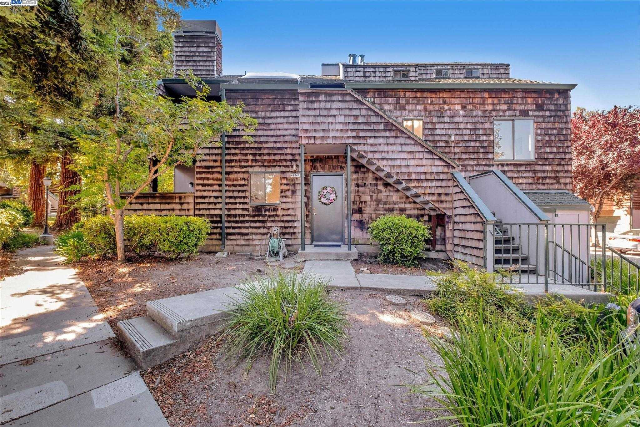 Neighborhood Neighborhood-1