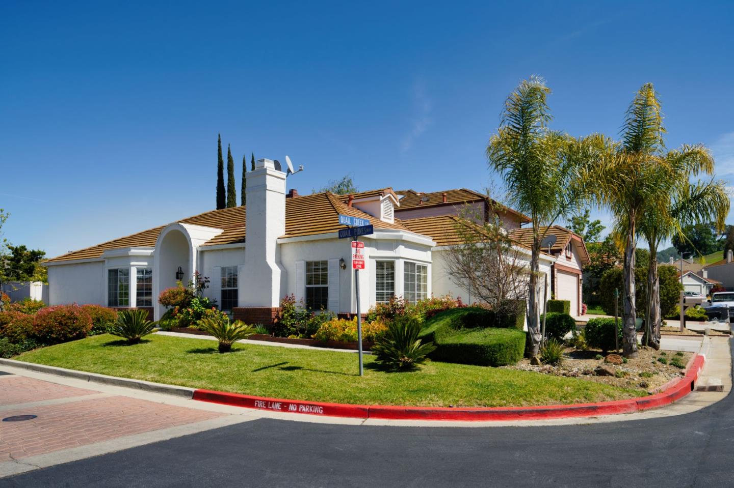 Neighborhood Neighborhood-20