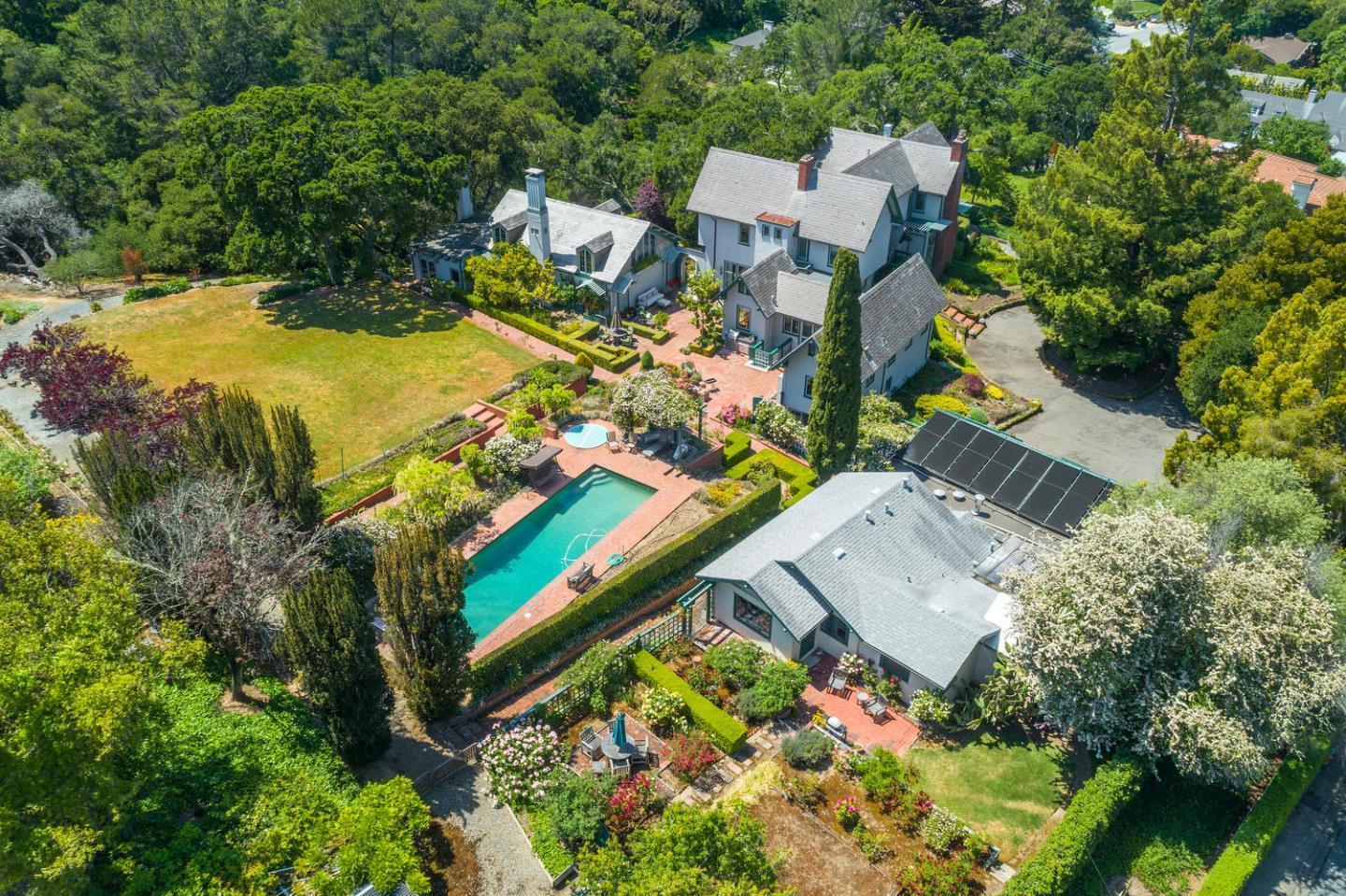 Hillsborough-Knolls-Hillsborough