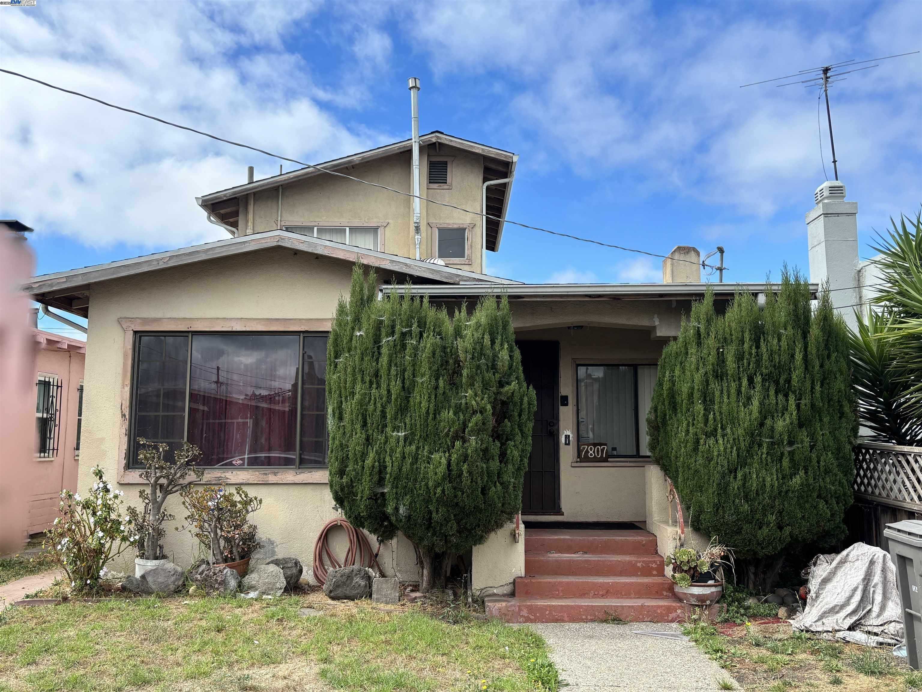 Neighborhood Neighborhood-20