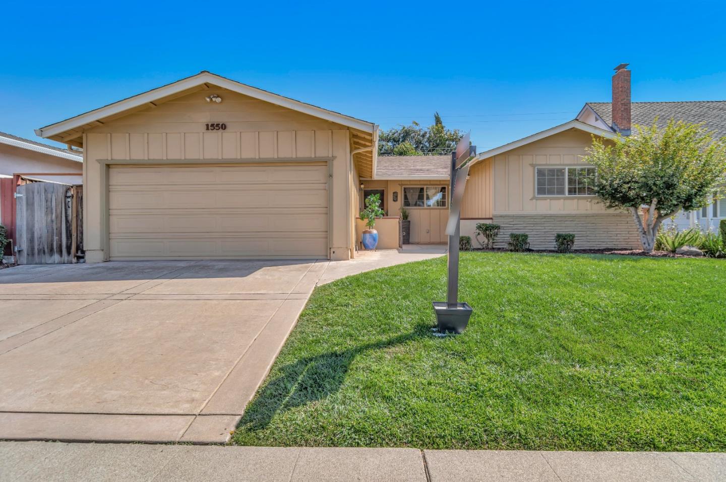 Neighborhood Neighborhood-79