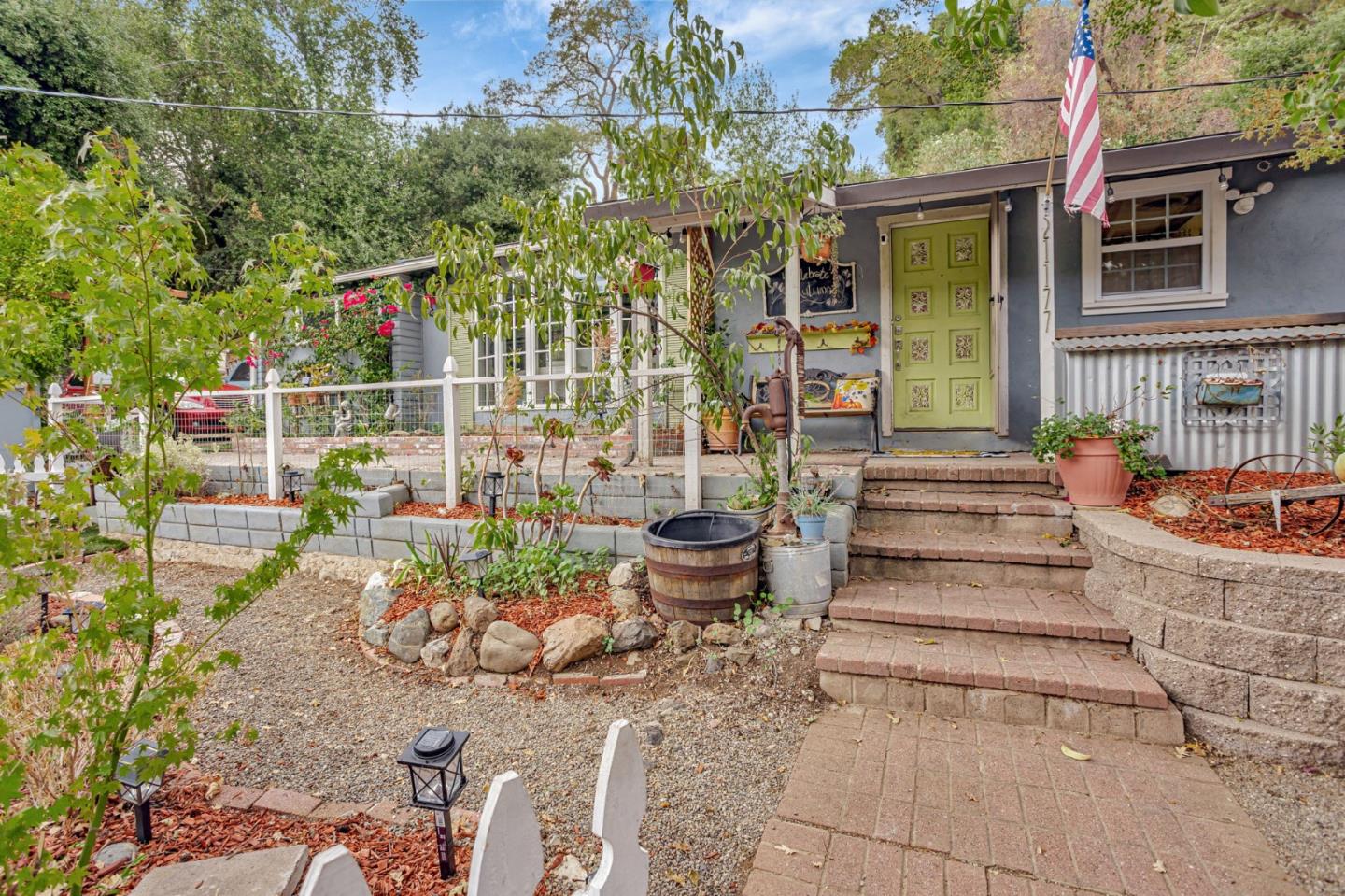 Neighborhood-8