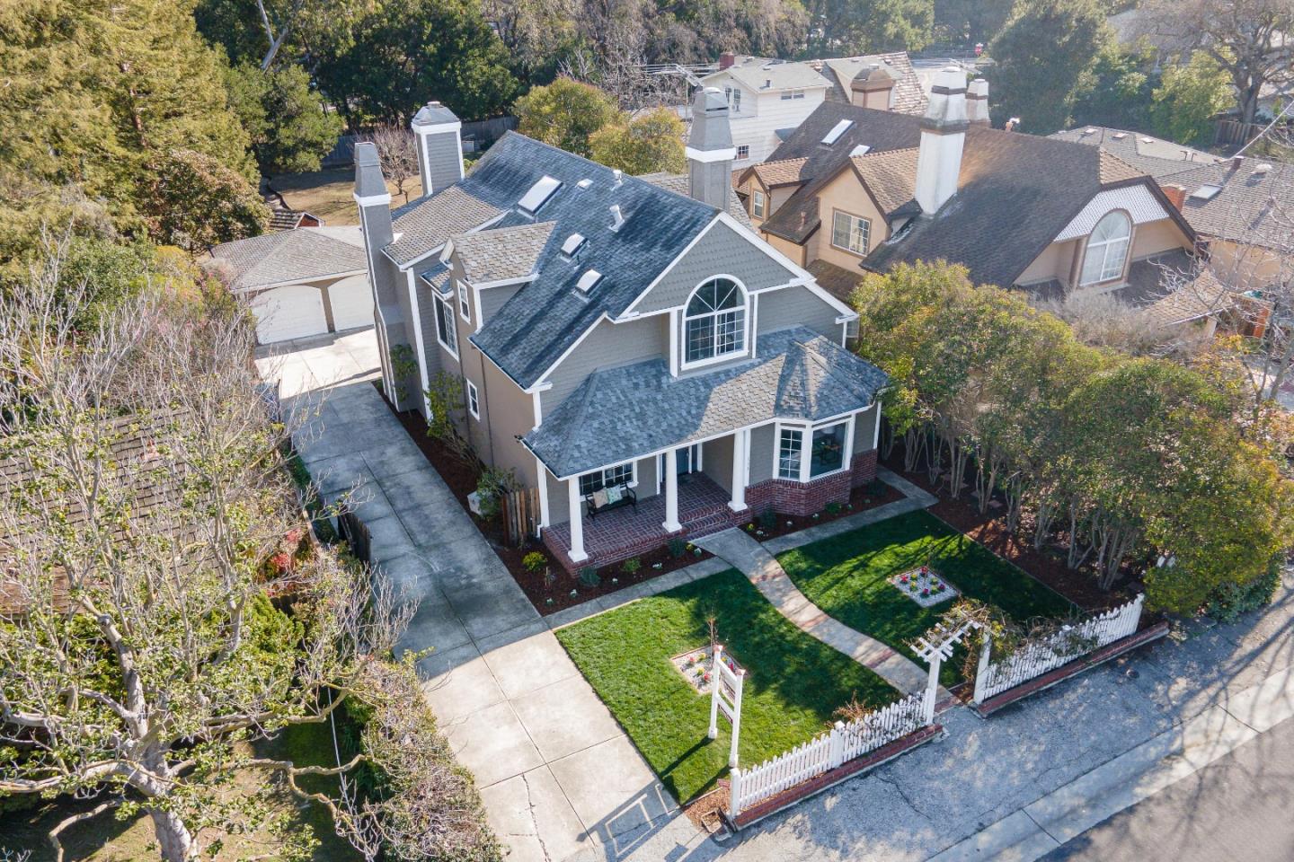 Neighborhood Neighborhood-10