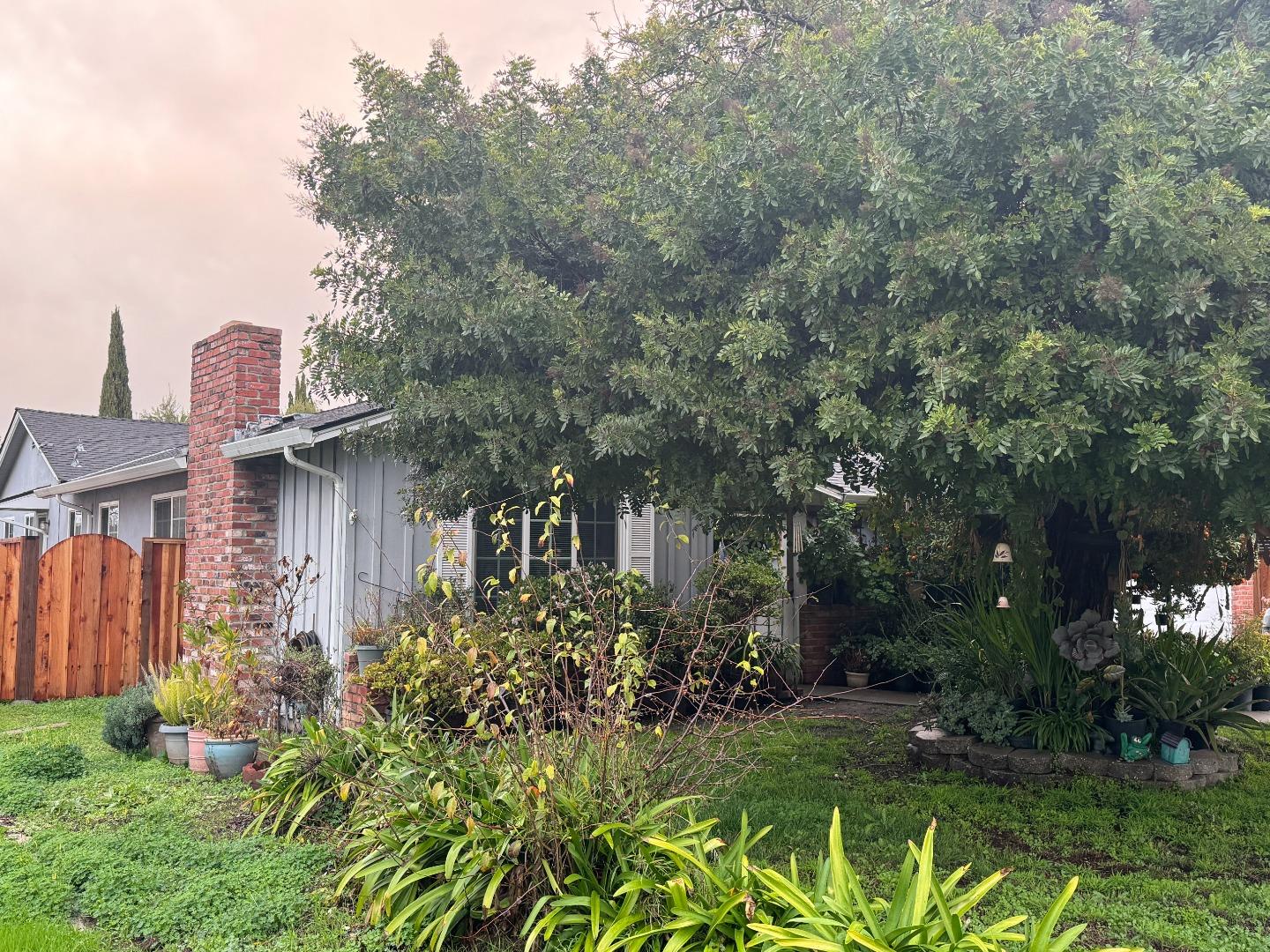 Neighborhood Neighborhood-20