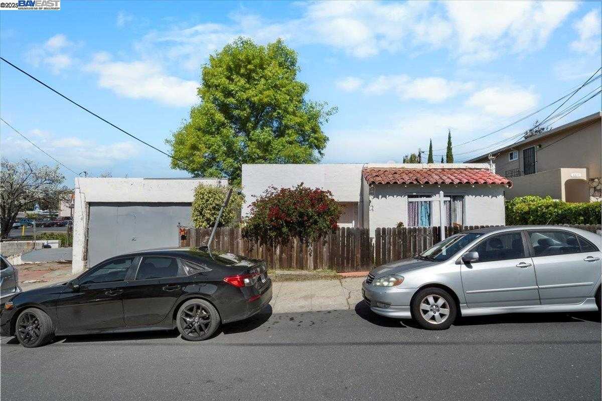 Neighborhood Neighborhood-3