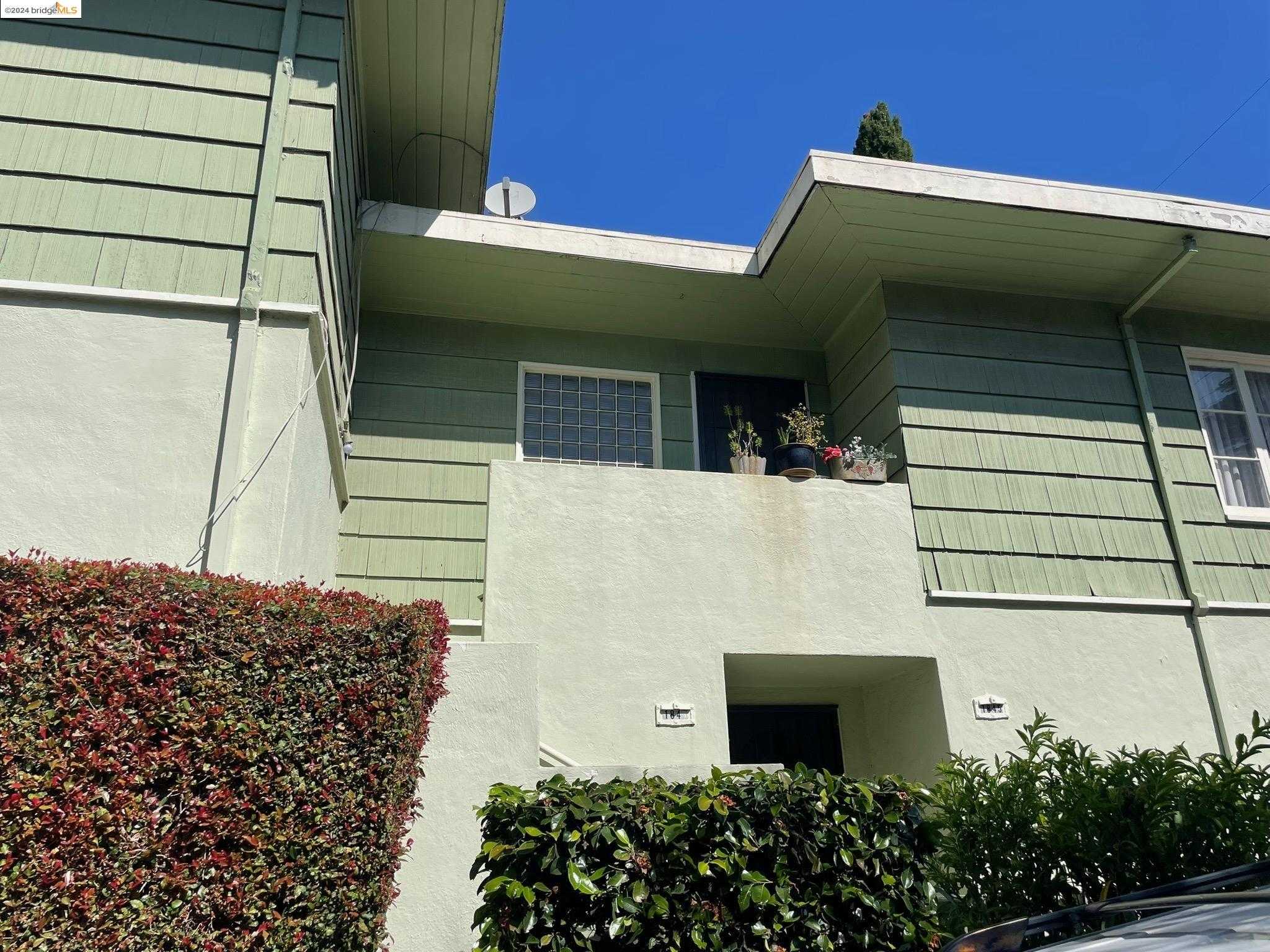 Neighborhood Neighborhood-20