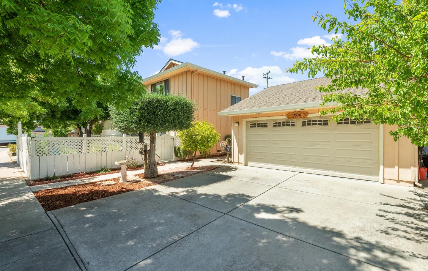 Neighborhood Neighborhood-16