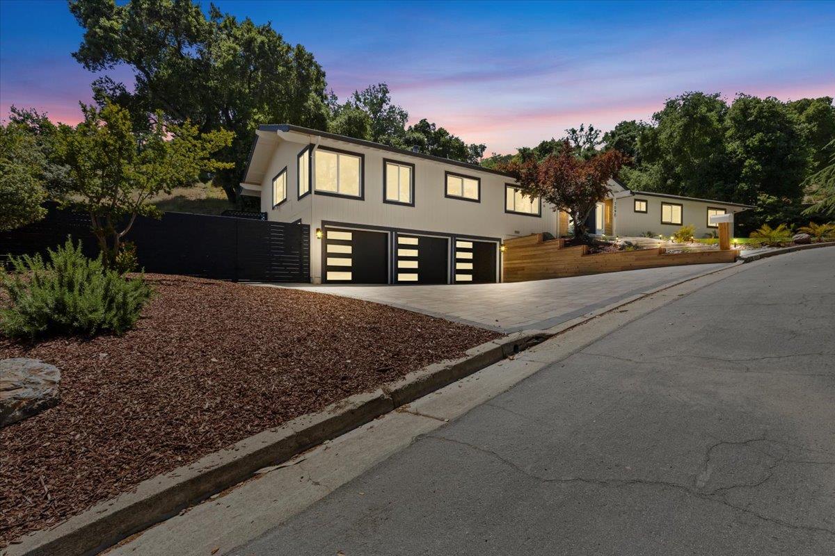 Neighborhood Neighborhood-31