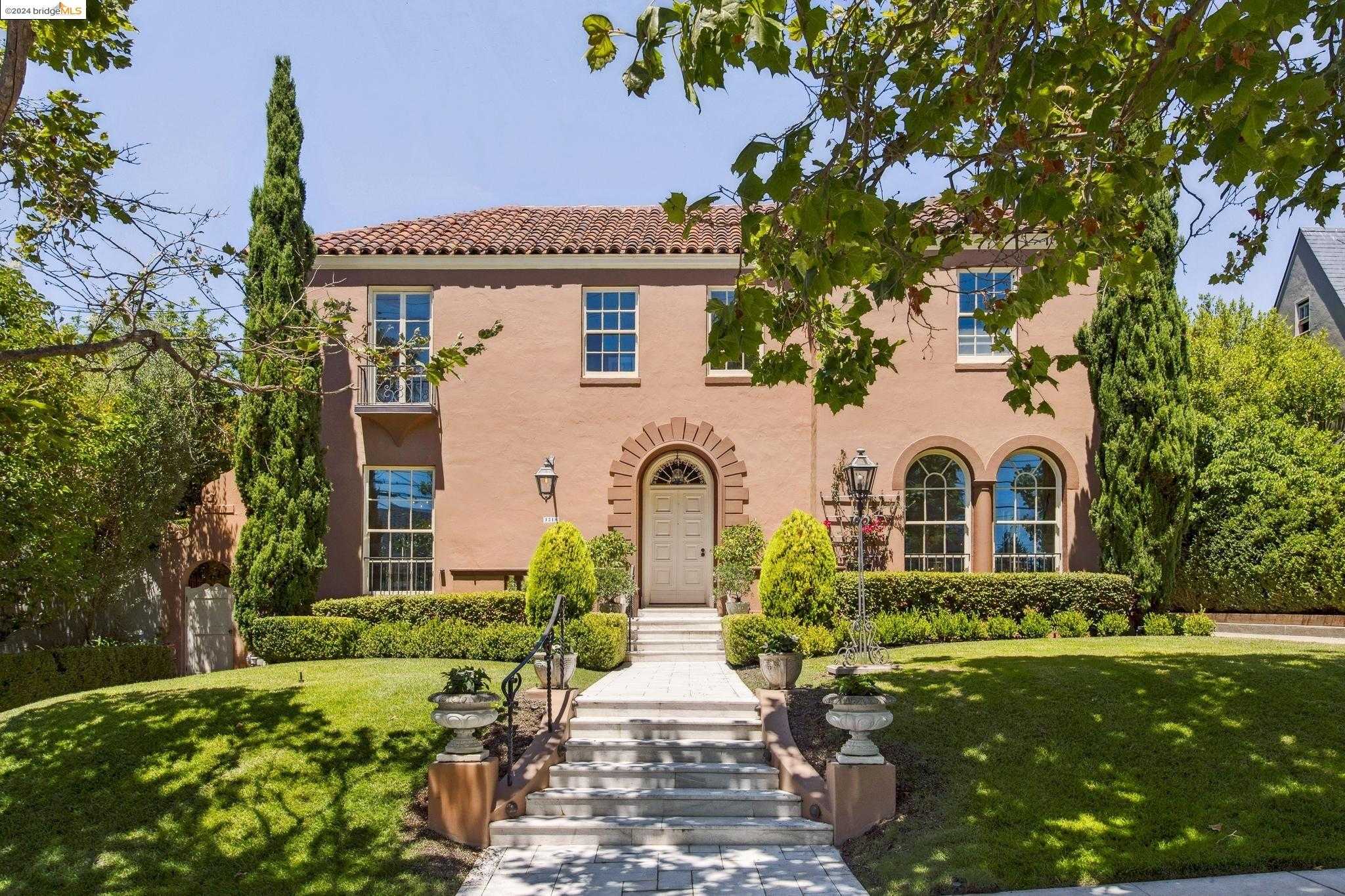 Neighborhood Neighborhood-20