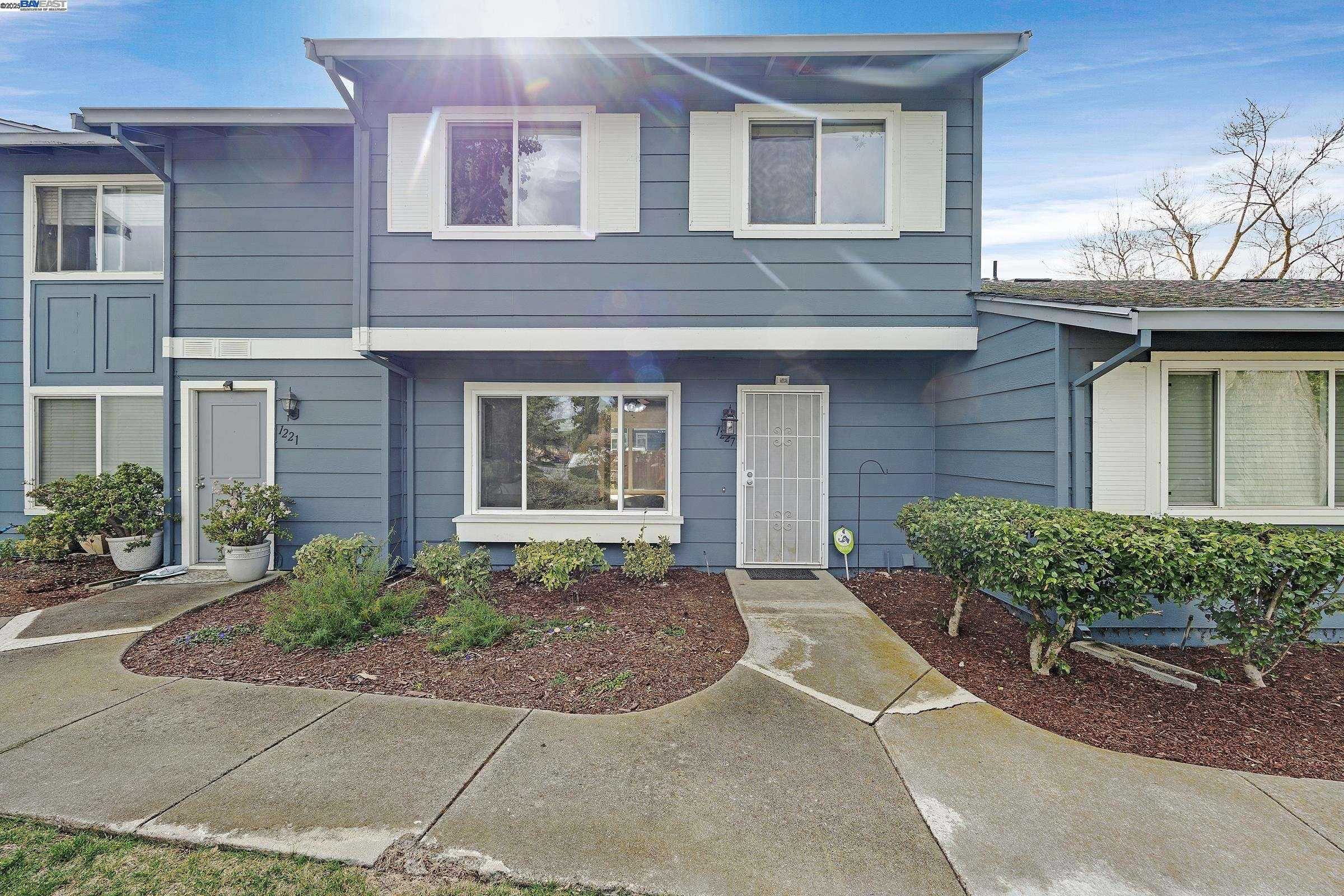 Neighborhood Neighborhood-28