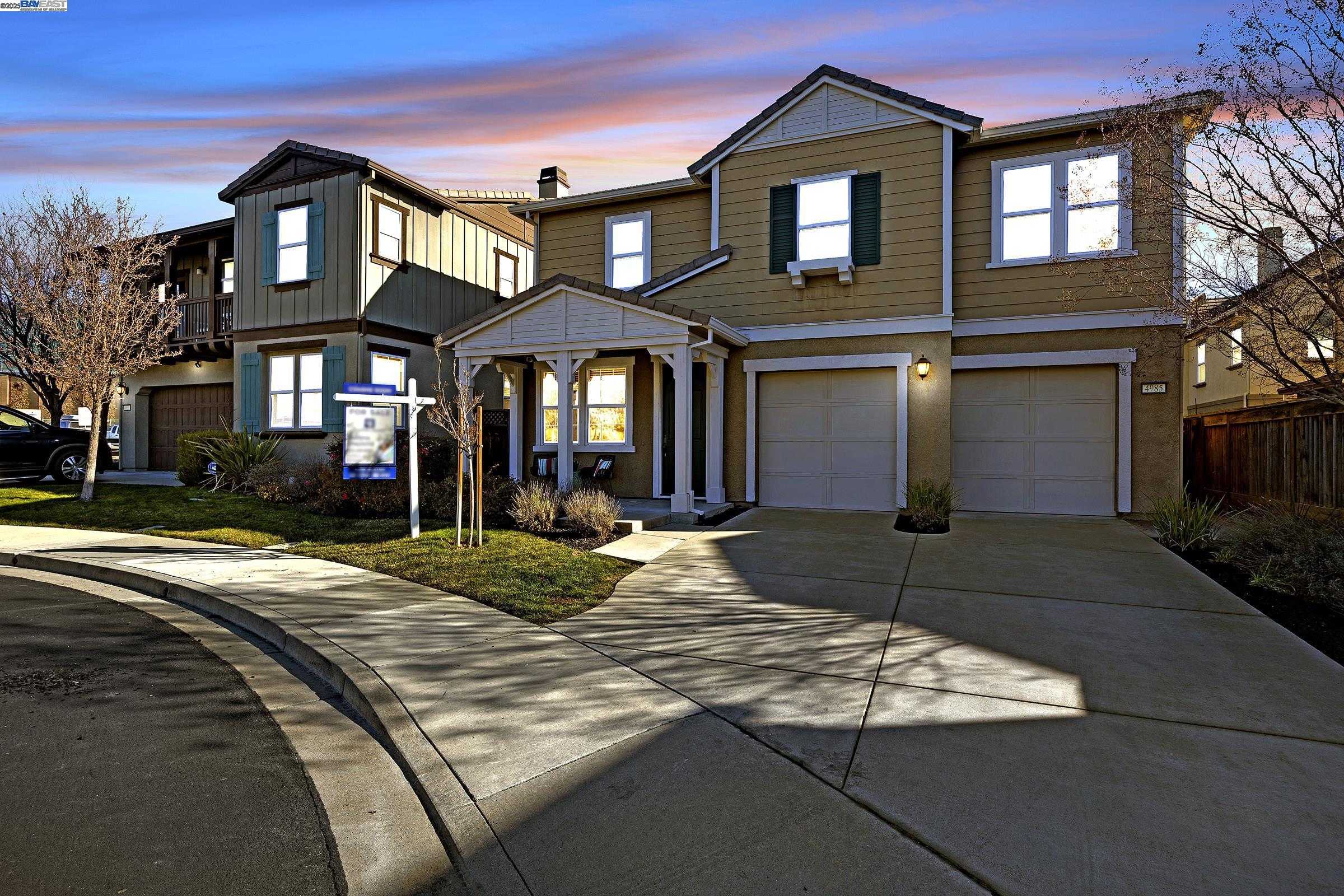 Neighborhood Neighborhood-8