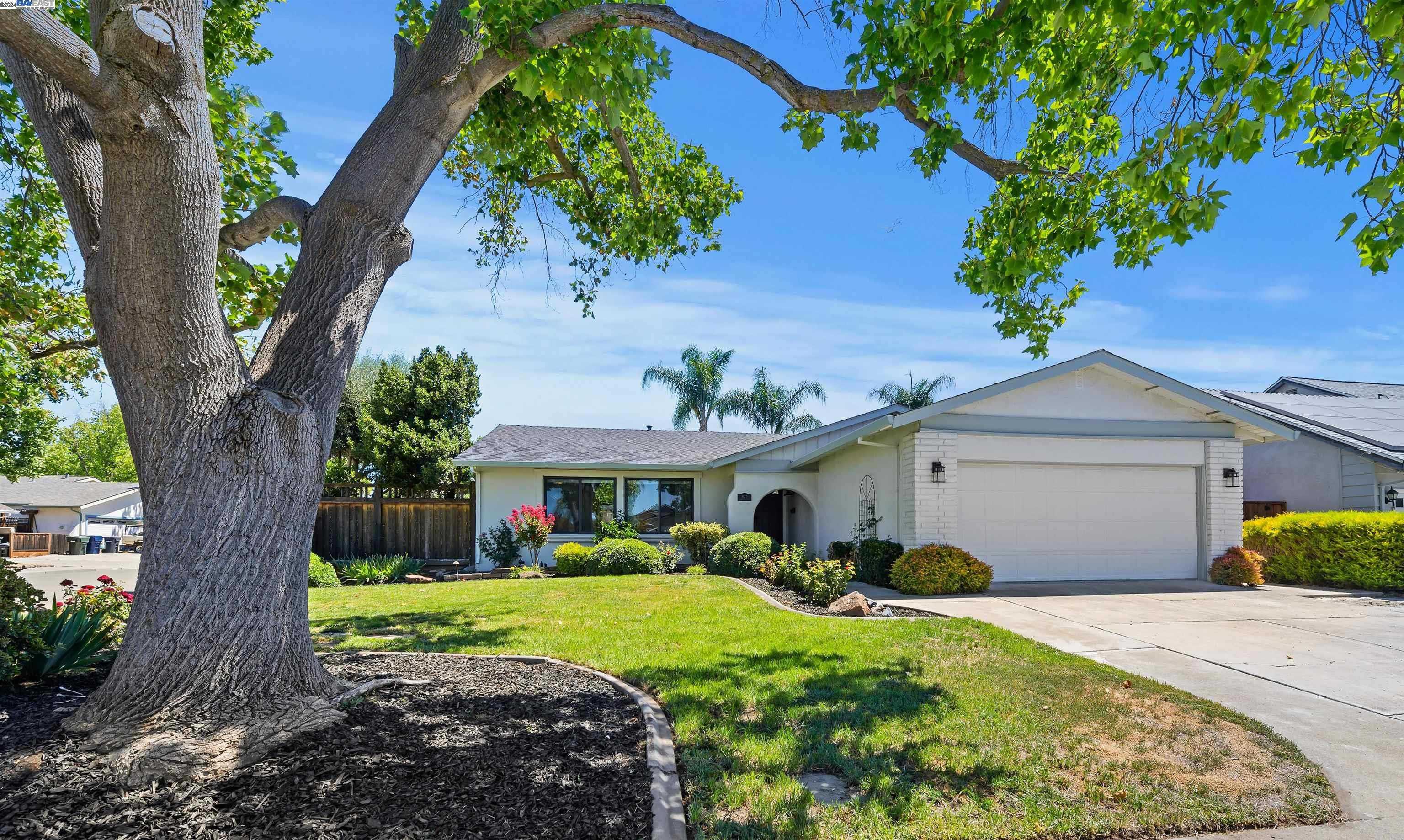 Neighborhood Neighborhood-20