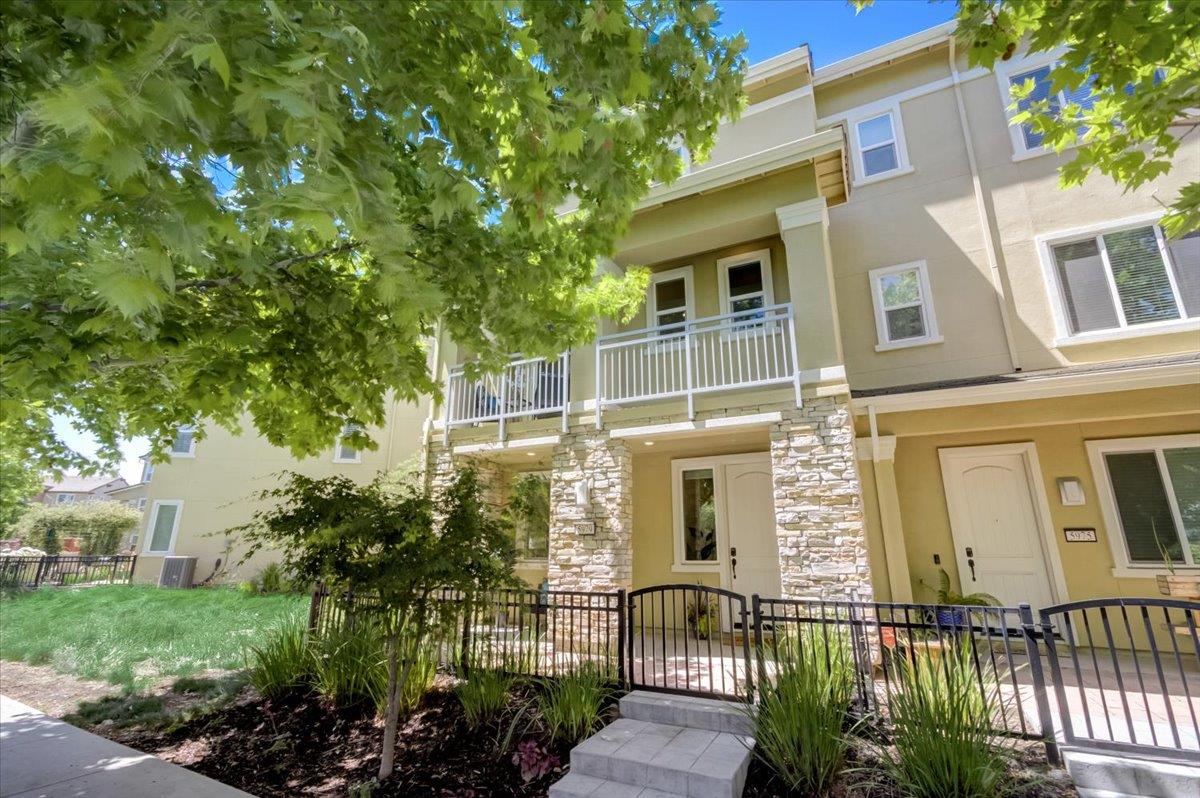 Neighborhood Neighborhood-73