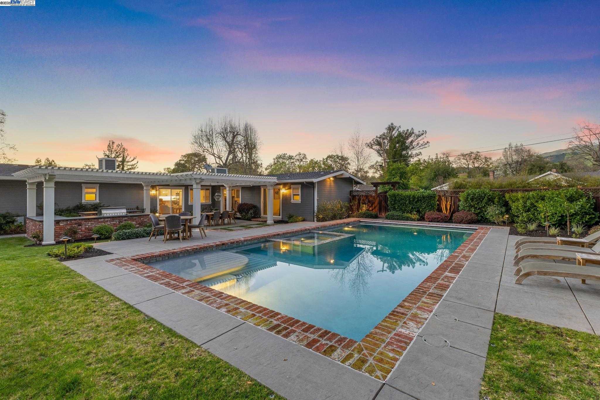 Neighborhood Neighborhood-8