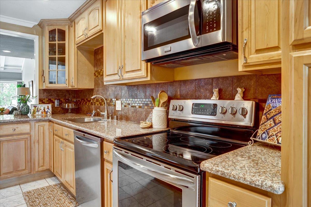 Neighborhood Neighborhood-112