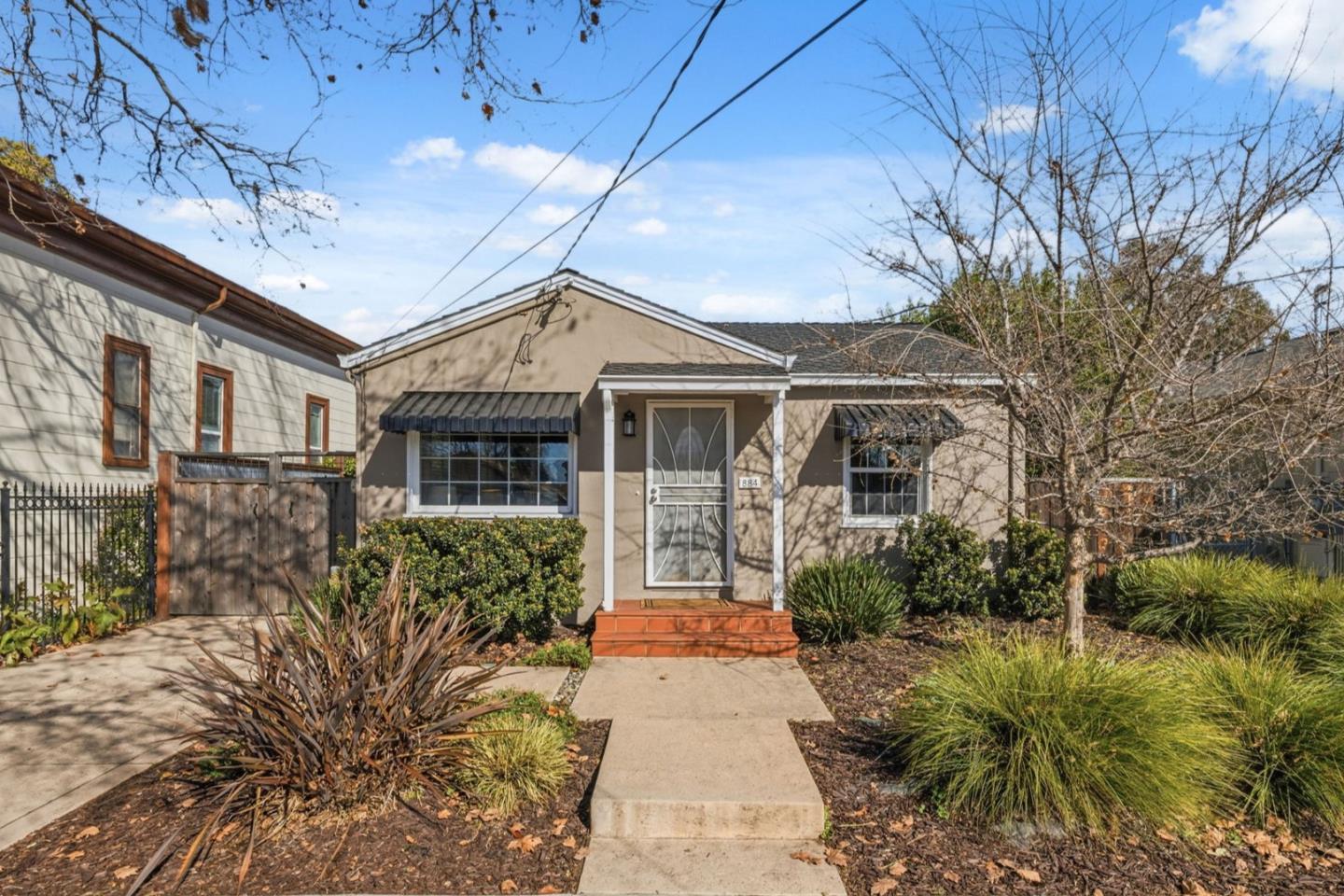 Neighborhood Neighborhood-20