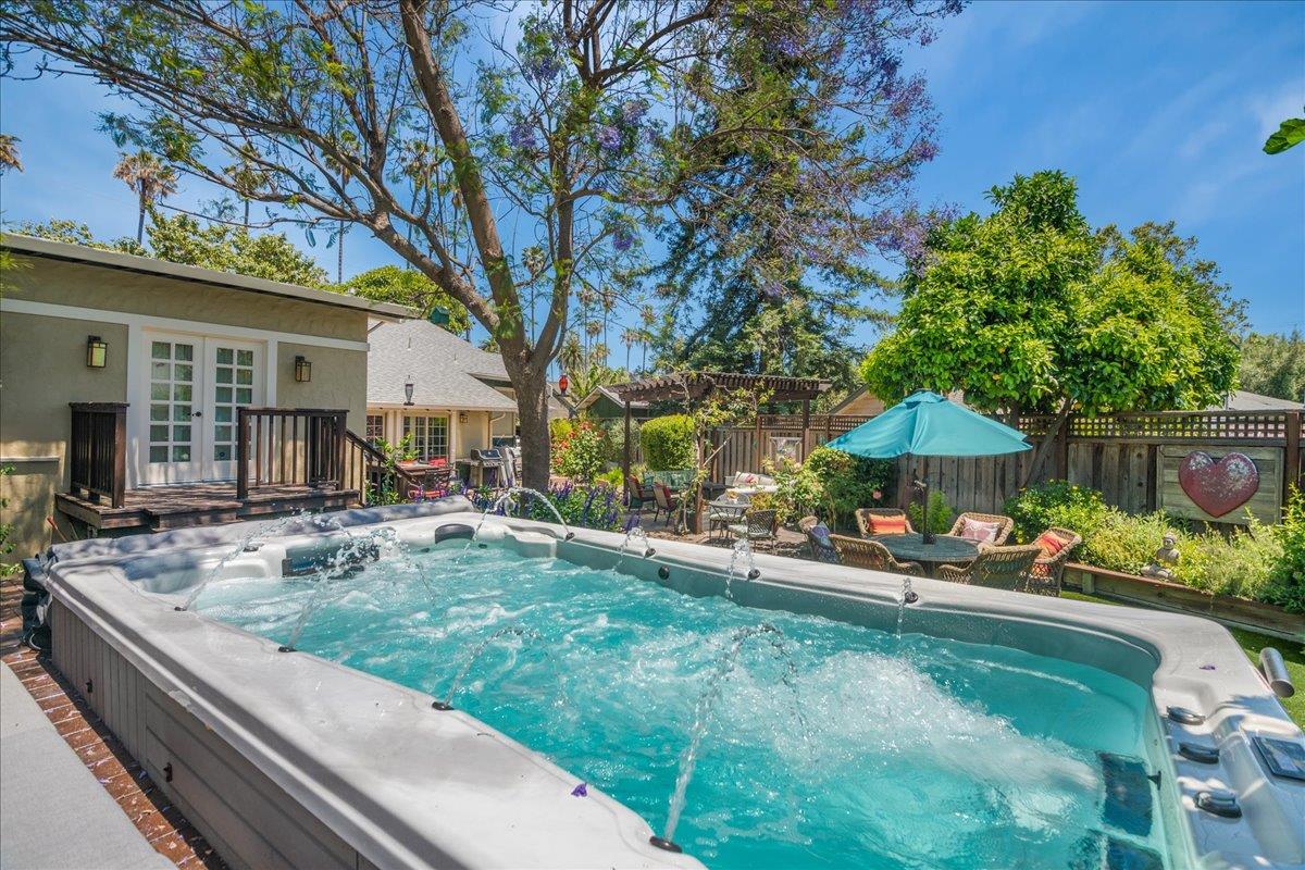 Neighborhood Neighborhood-83