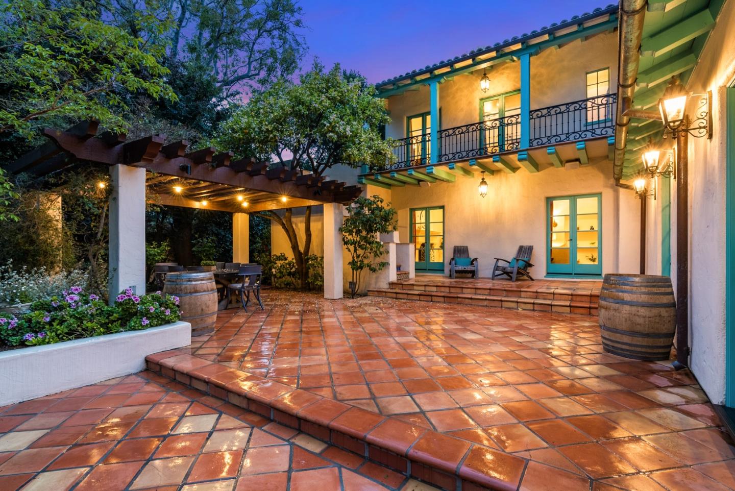 Neighborhood Neighborhood-32