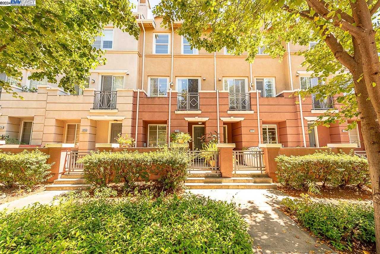 Neighborhood Neighborhood-39