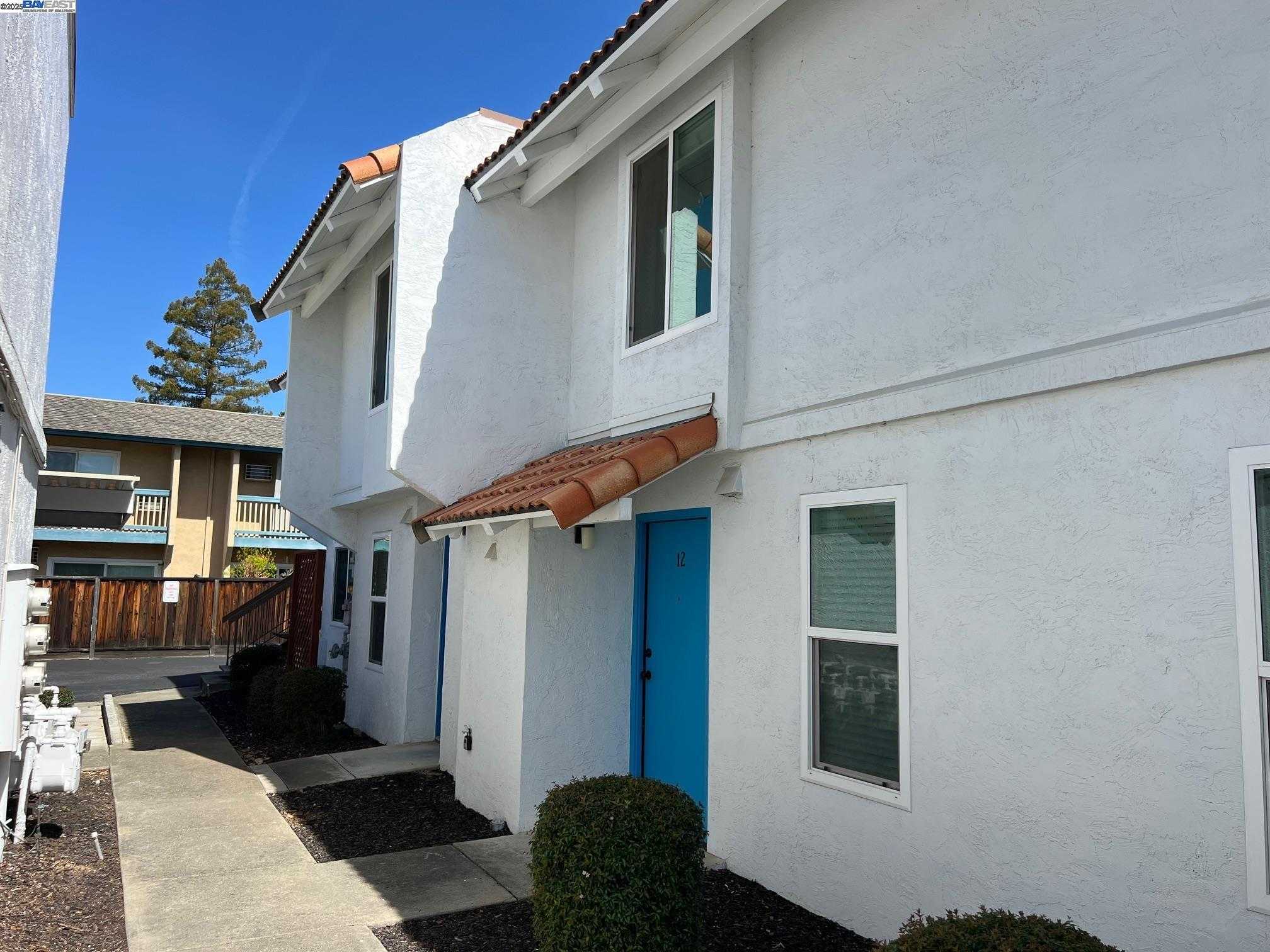 Neighborhood Neighborhood-4