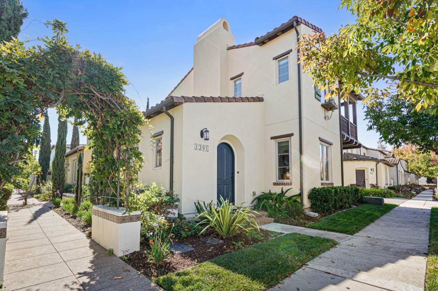 Neighborhood Neighborhood-68