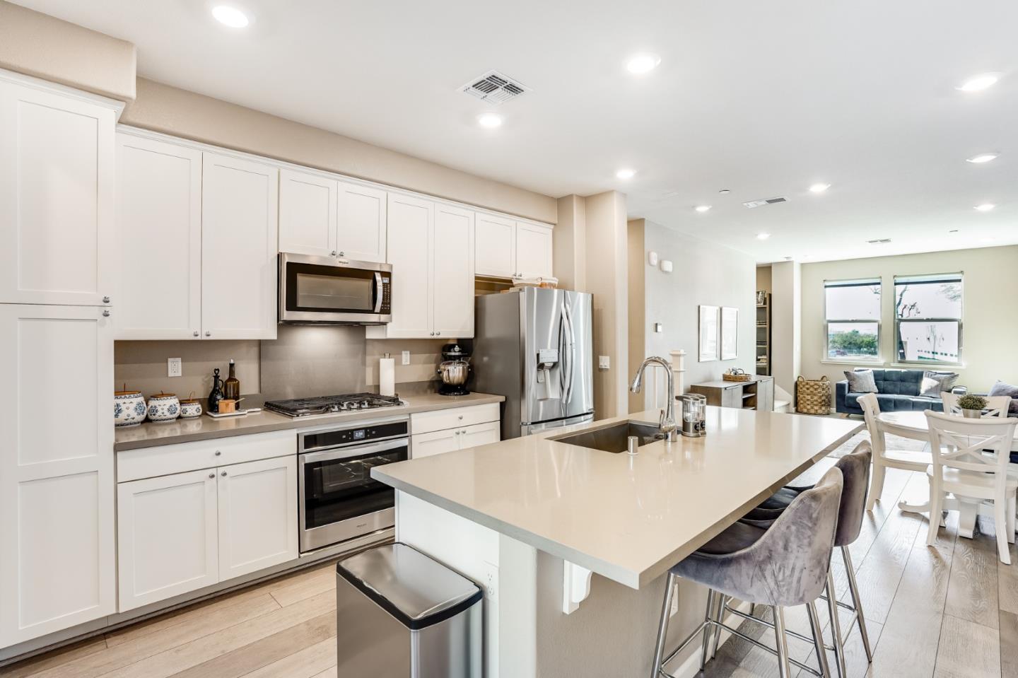 Neighborhood Neighborhood-109