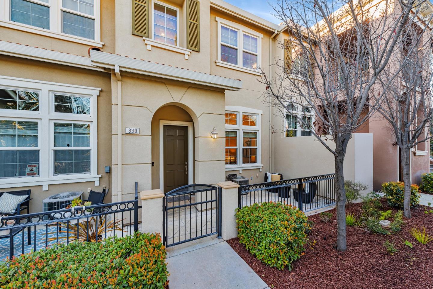 Neighborhood Neighborhood-4