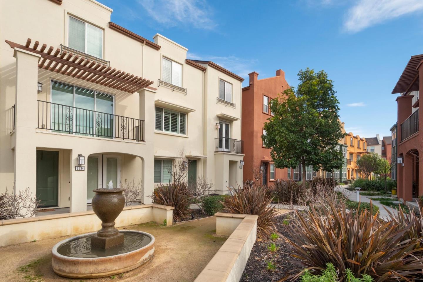 Neighborhood Neighborhood-100