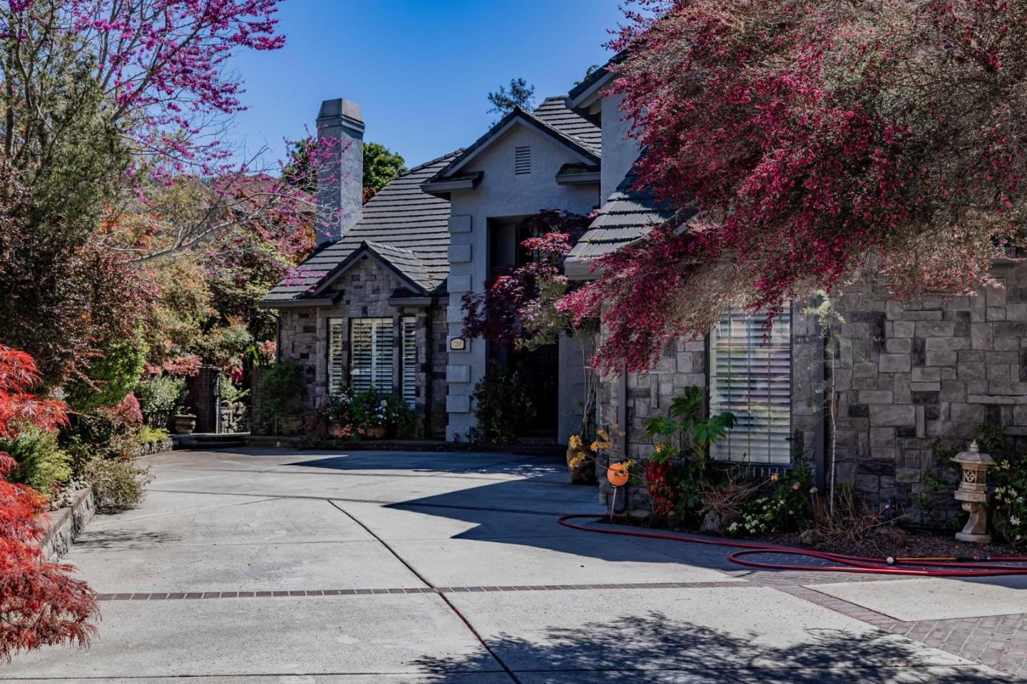 Neighborhood Neighborhood-24