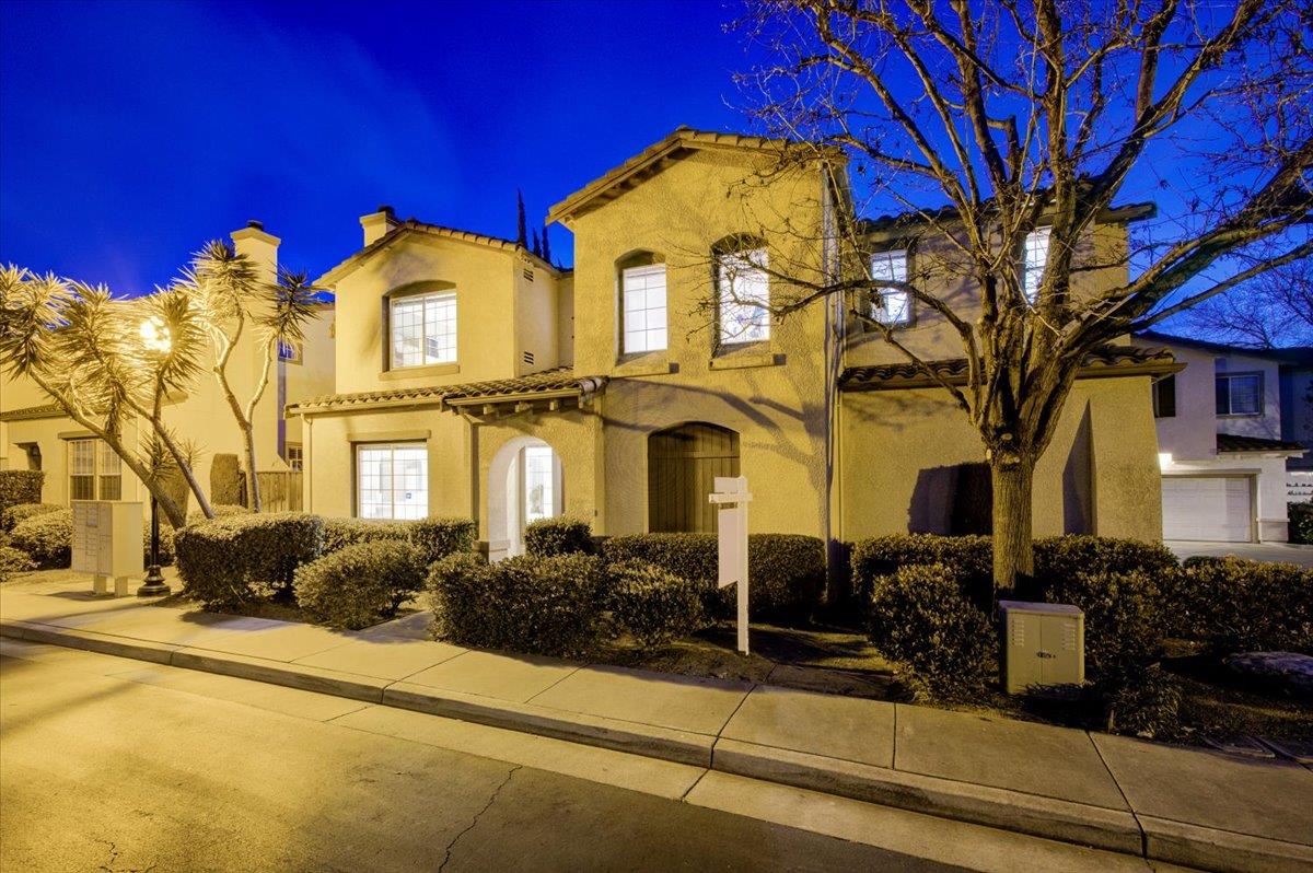 Neighborhood Neighborhood-63