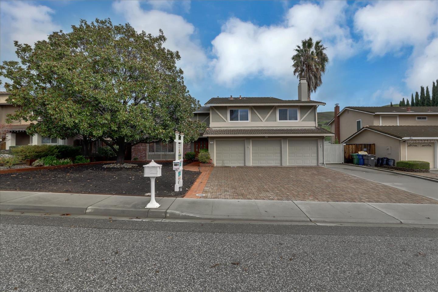 Neighborhood Neighborhood-133