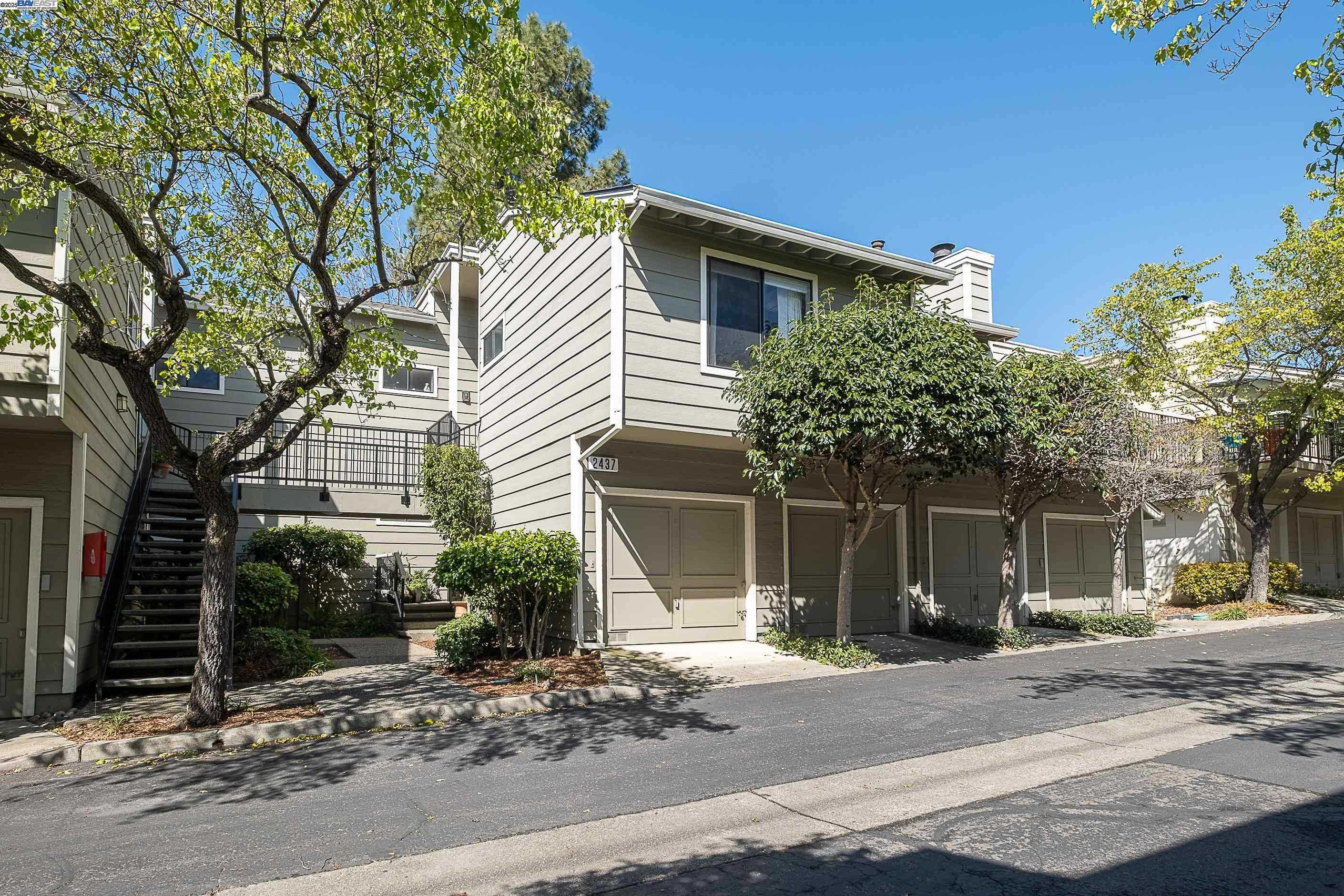 Neighborhood Neighborhood-32