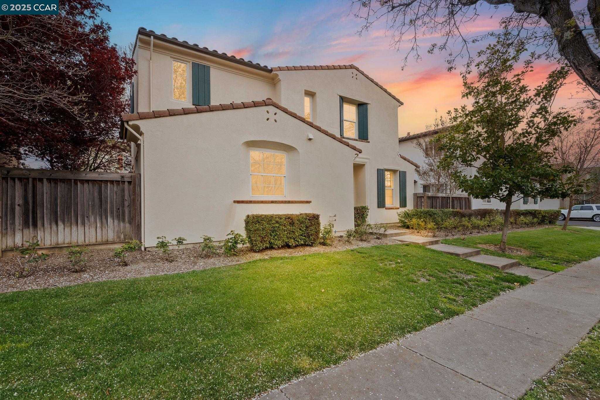 Neighborhood Neighborhood-20