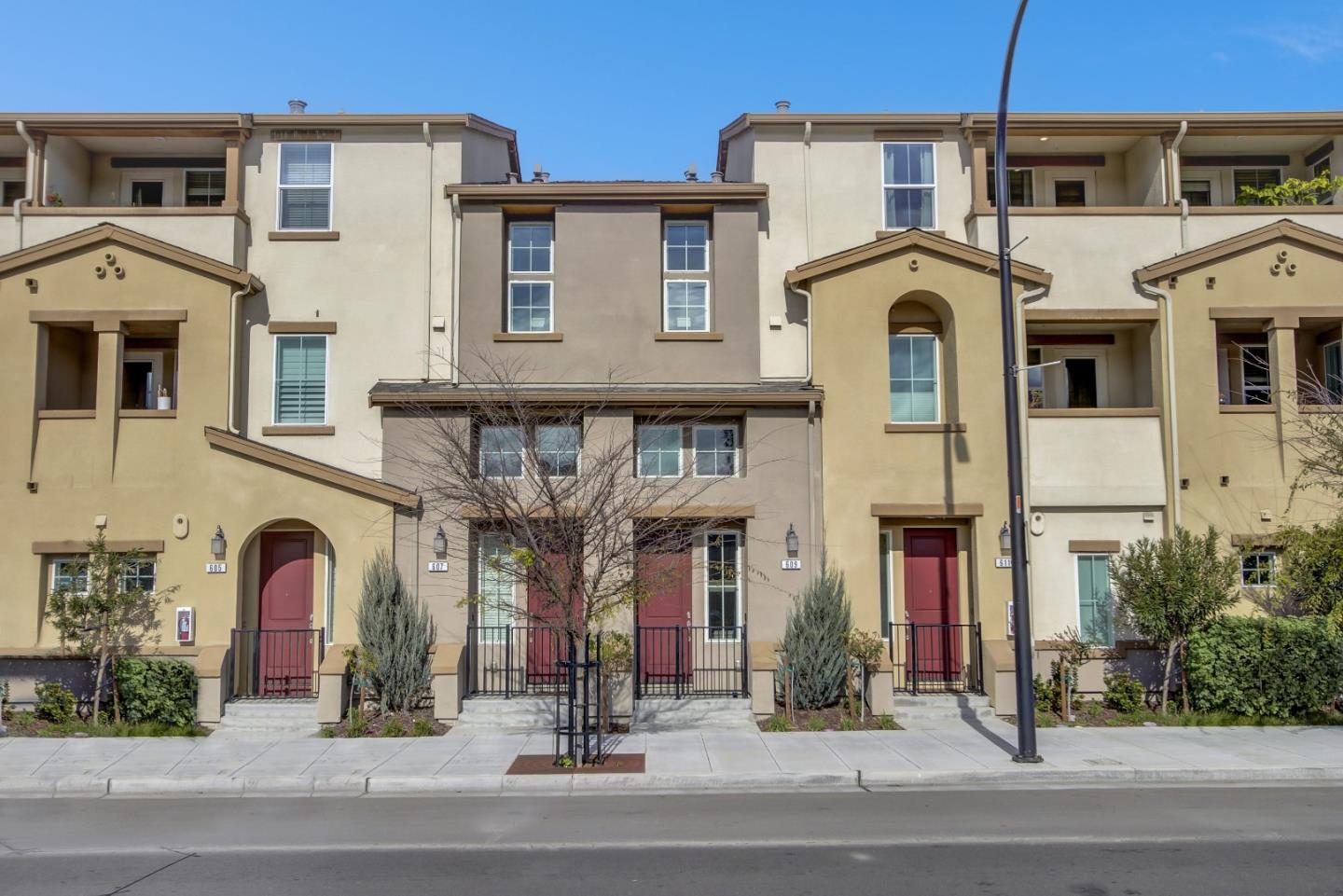 Neighborhood Neighborhood-20