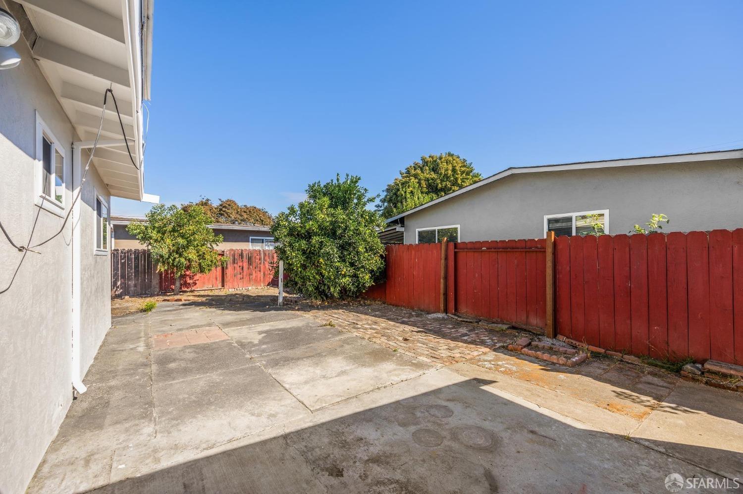 Neighborhood Neighborhood-20