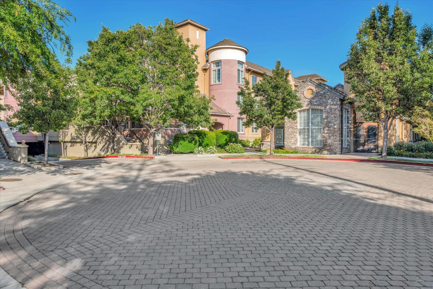 Neighborhood Neighborhood-92