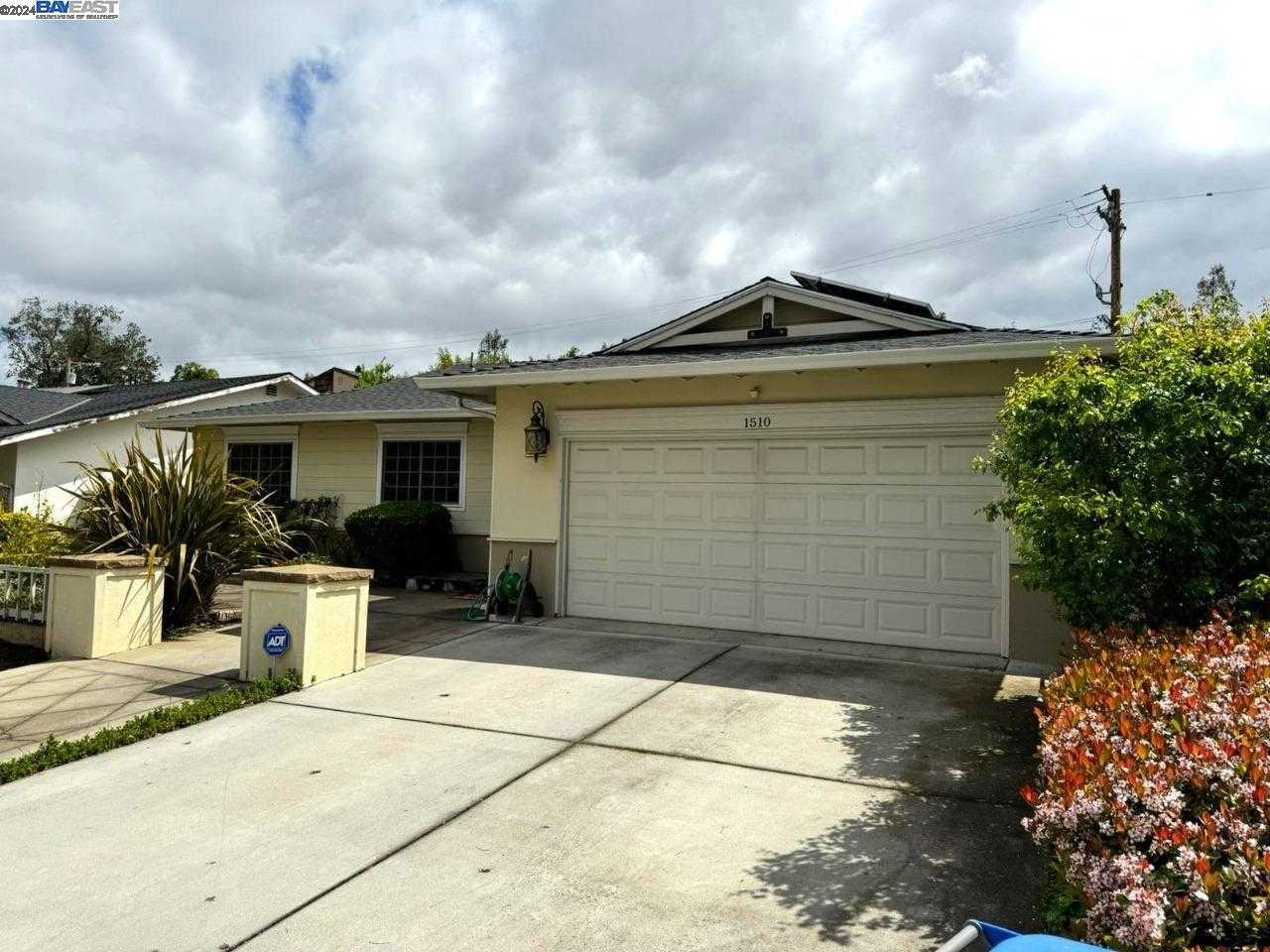 Neighborhood Neighborhood-30