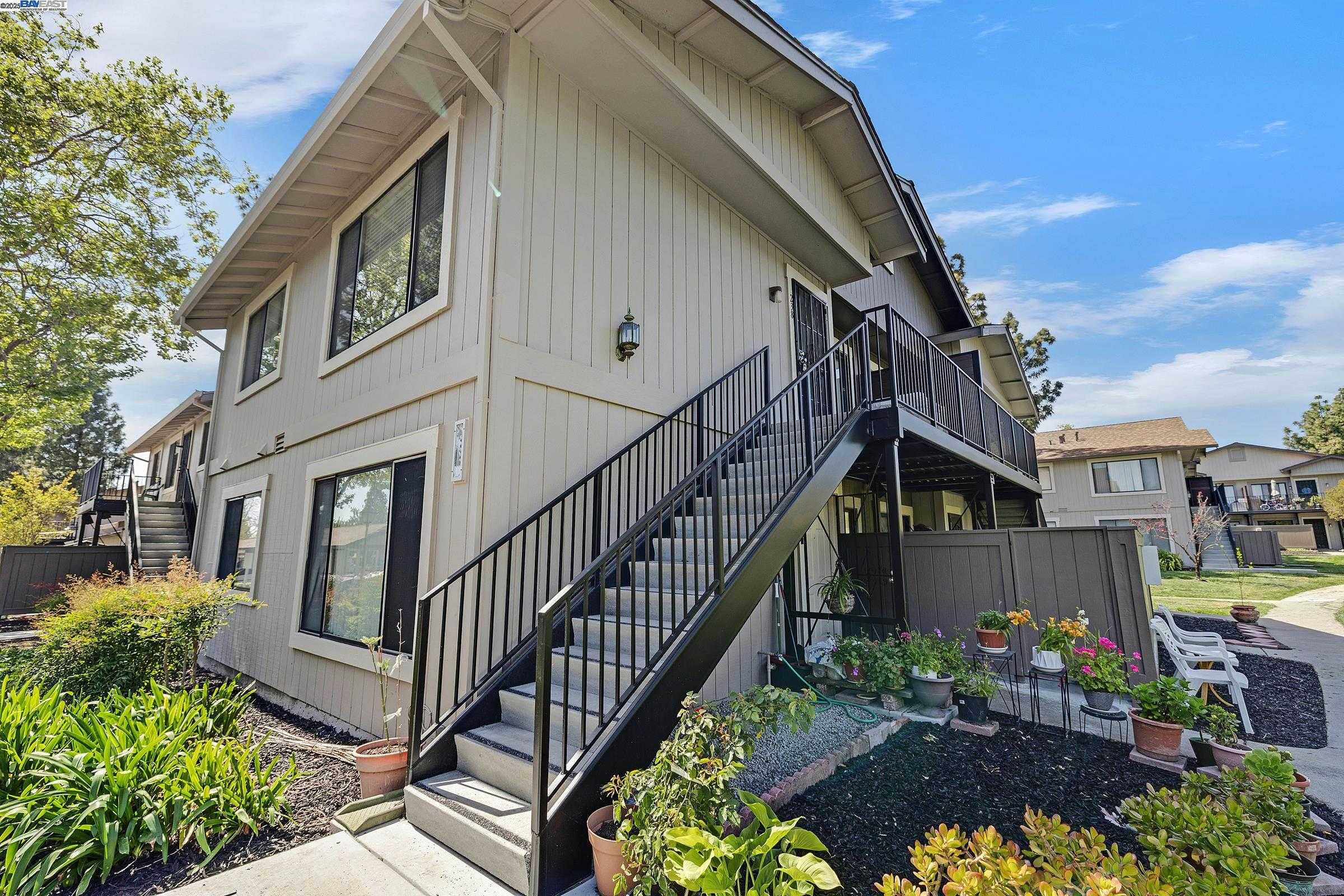 Neighborhood Neighborhood-4