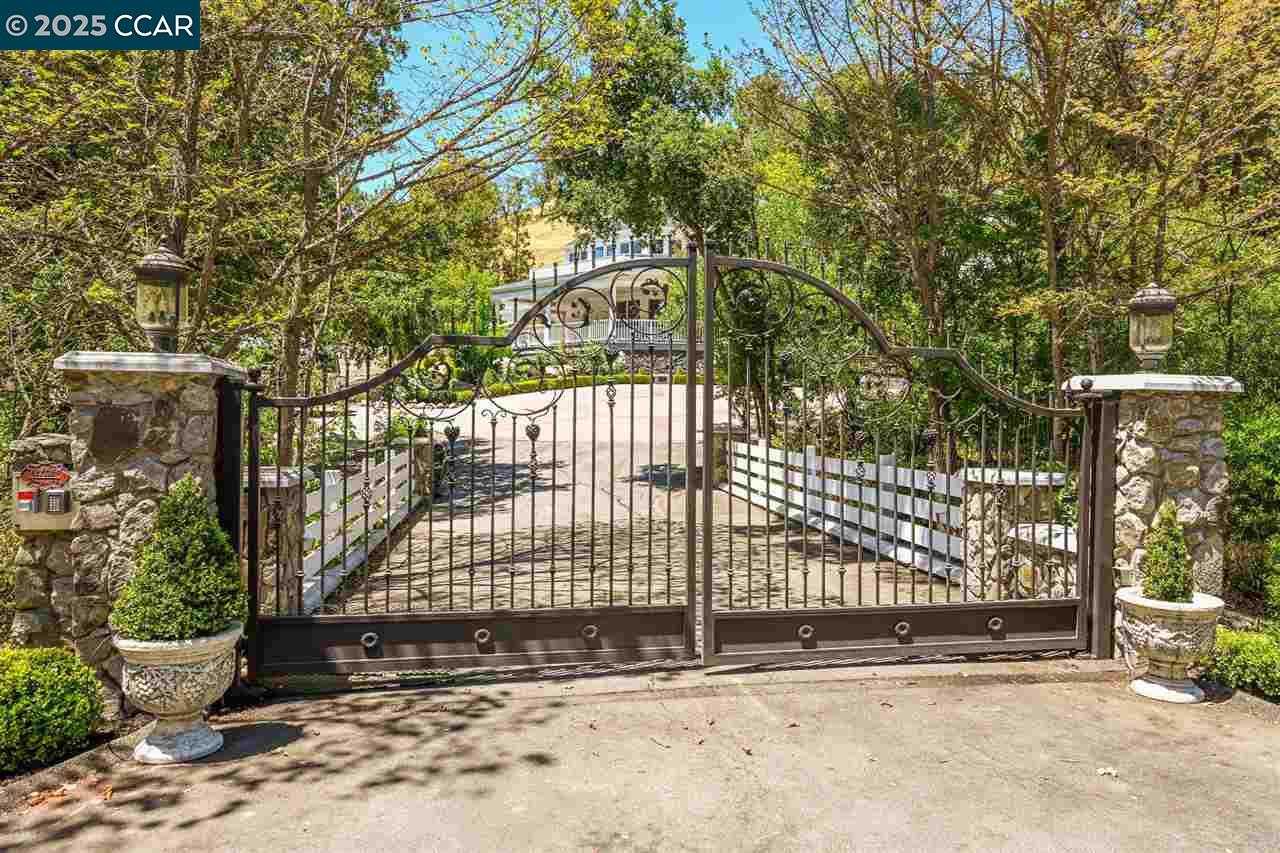 Neighborhood Neighborhood-16