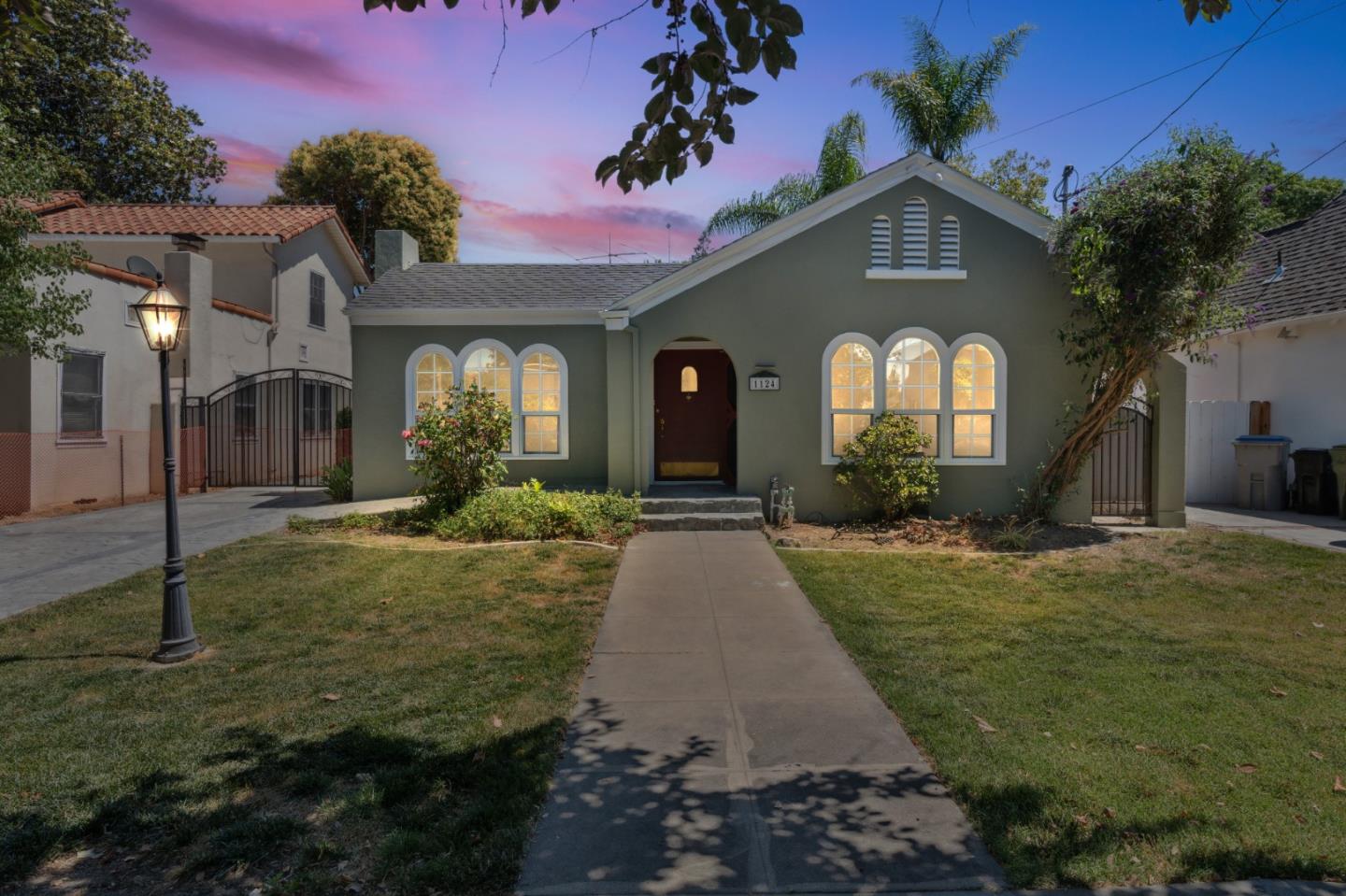 Neighborhood Neighborhood-81