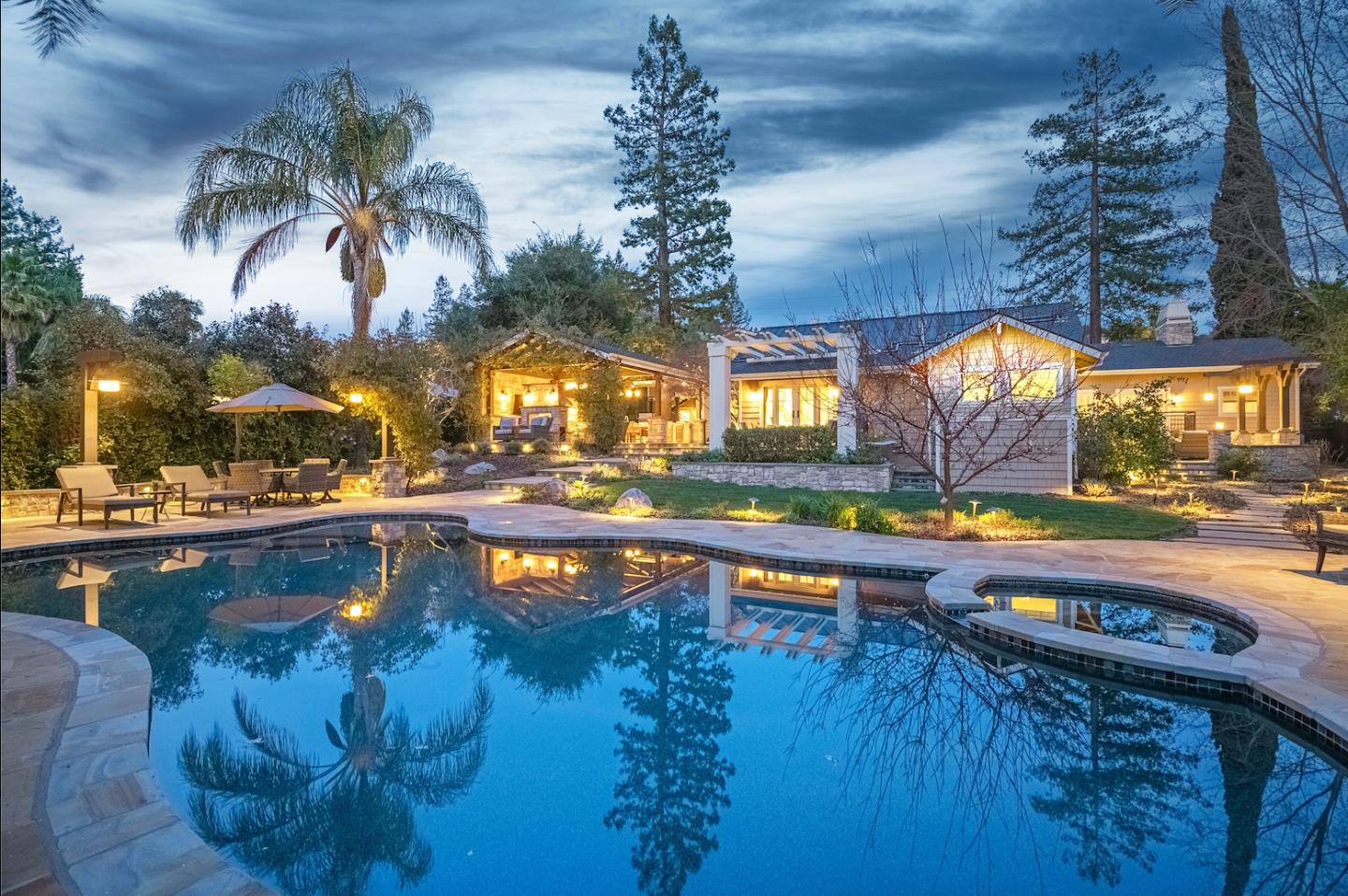 Neighborhood Neighborhood-20