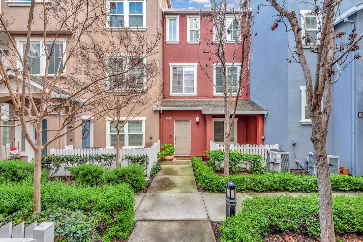 Neighborhood Neighborhood-125