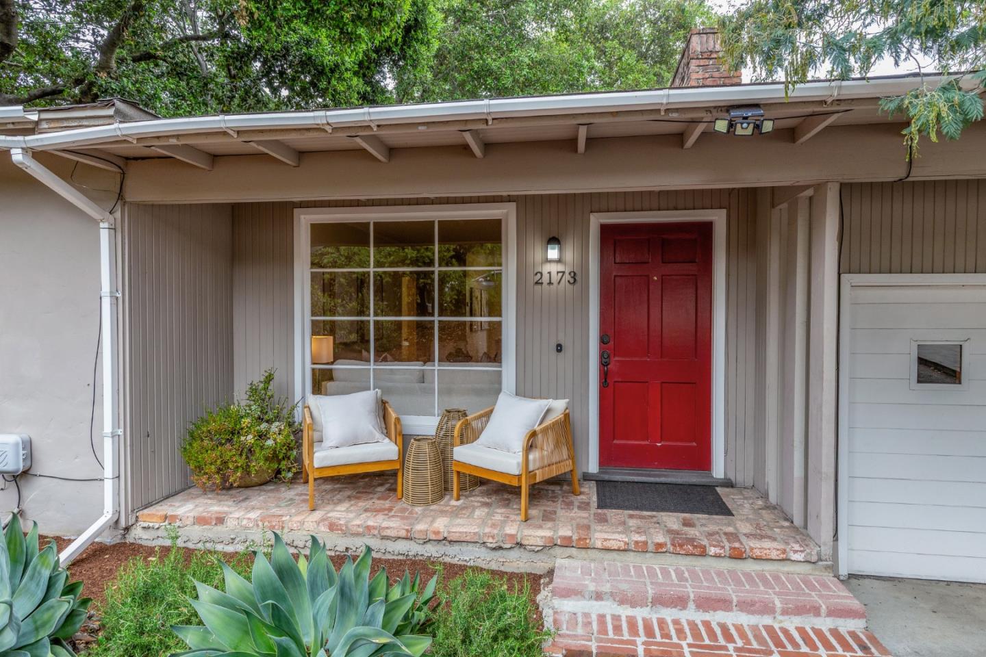 Neighborhood Neighborhood-28